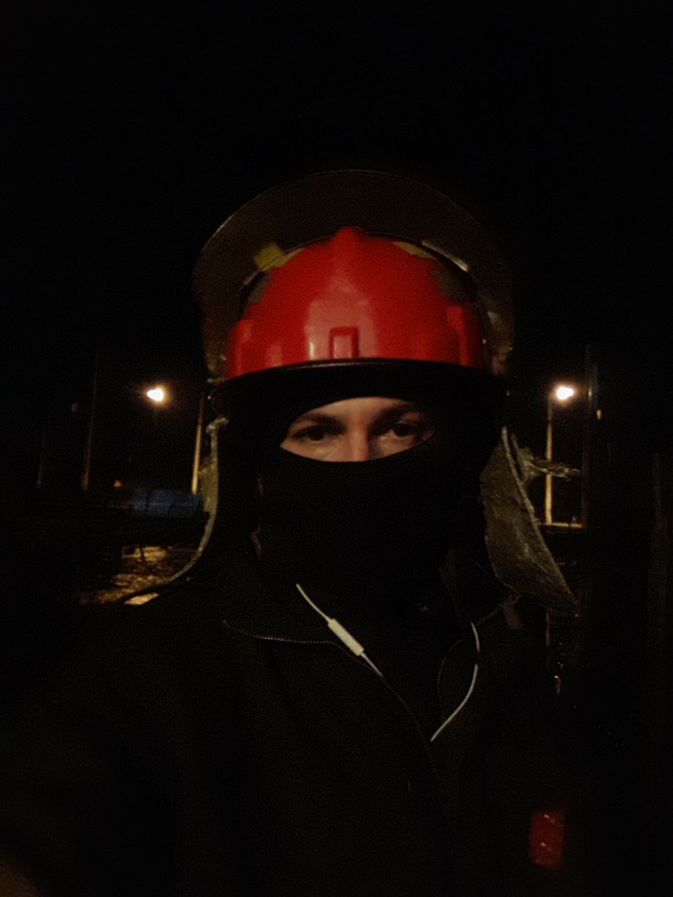 REPORTAJ/Pompierul care stinge incendii și salvează vieți este, în timpul liber, pictor de icoane. ”Nimic nu m-ar putea determina să renunț la pictură”