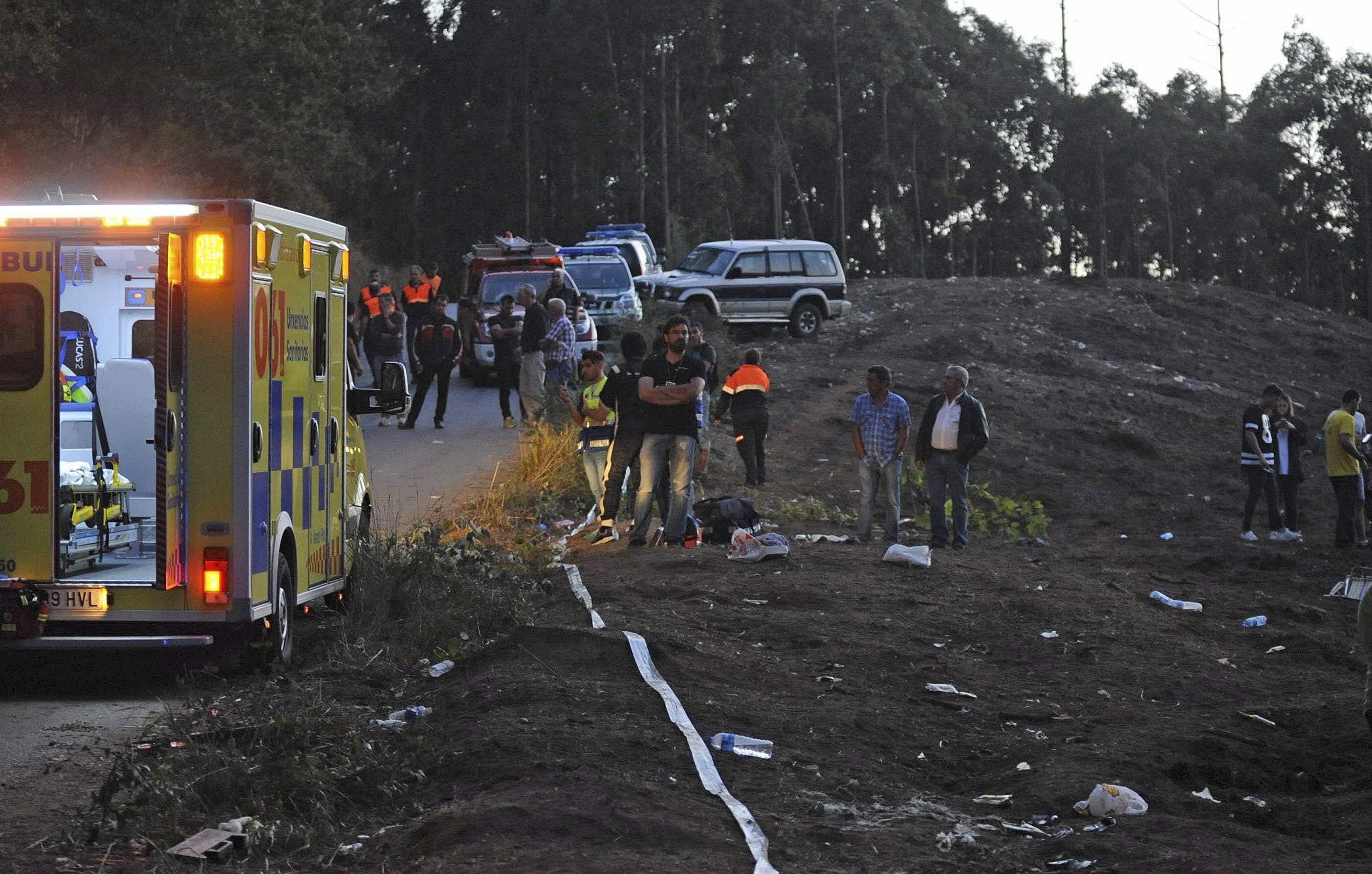 Tragedie în sportul mondial! Un bolid a spulberat 20 de oameni, la un raliu! ^6 persoane au murit, iar alte 10 sunt în stare gravă, la spital! La Silverstone, un monopost s-a ridicat trei metri de pe pistă / GALERIE FOTO & VIDEO