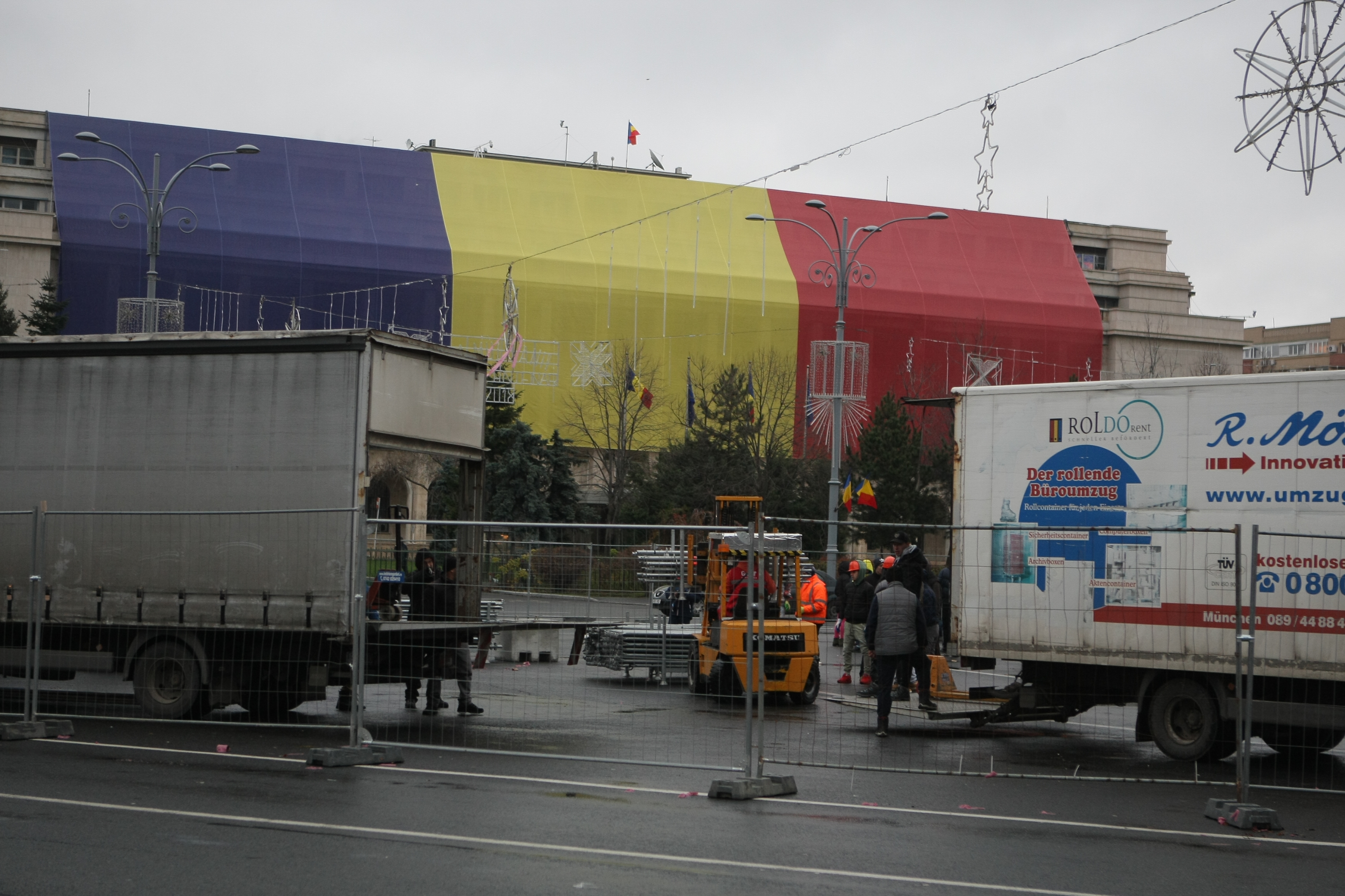 UPDATE. Protest și incidente în Piața Victoriei. Anchetă MAI după împiedicarea organizării târgului de Crăciun/ FOTO