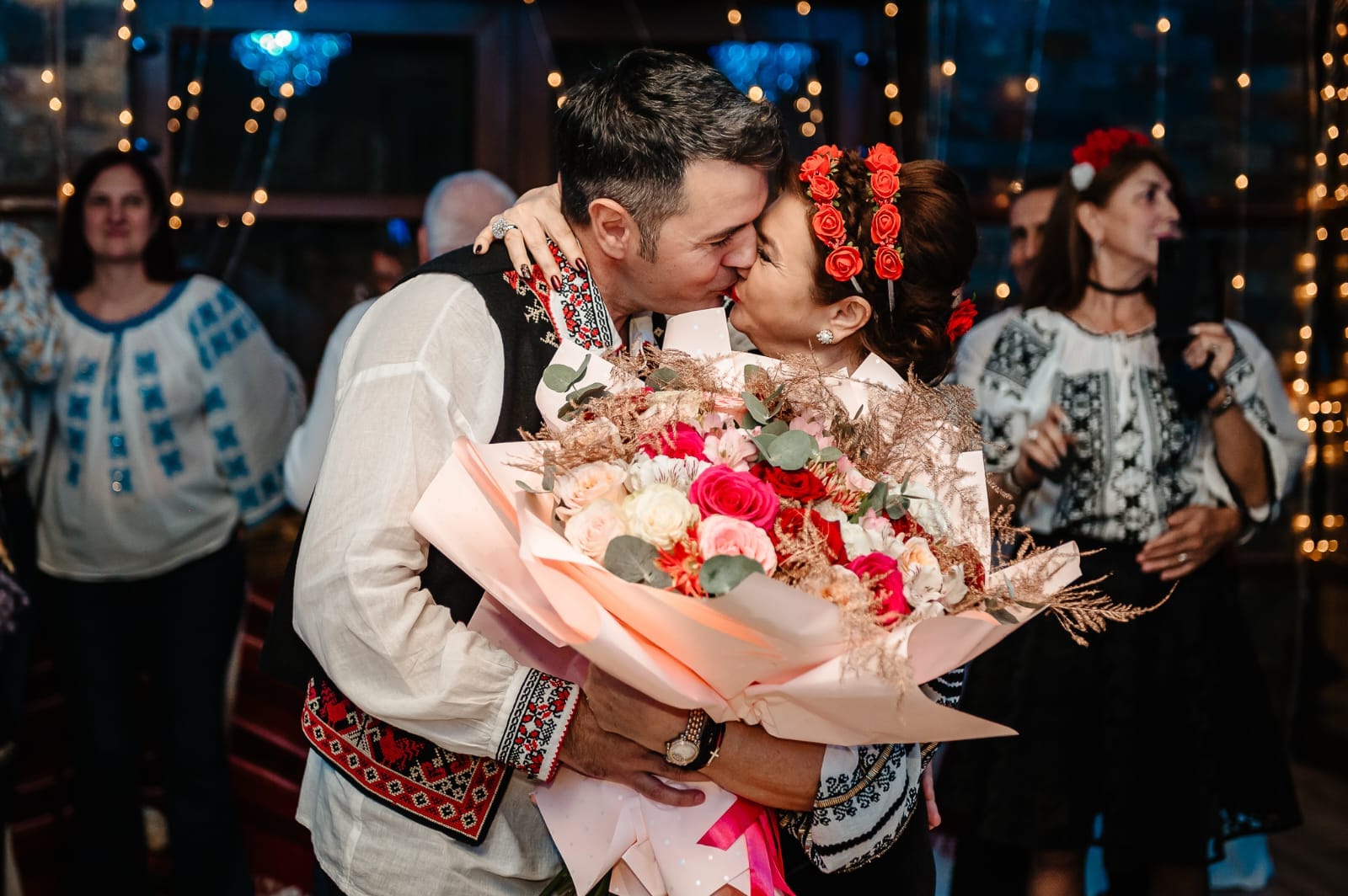 Mihaela Borcea a fost cerută în căsătorie. Imagini cu momentul special: „Un bărbat deosebit, care m-a învățat să iubesc din nou”