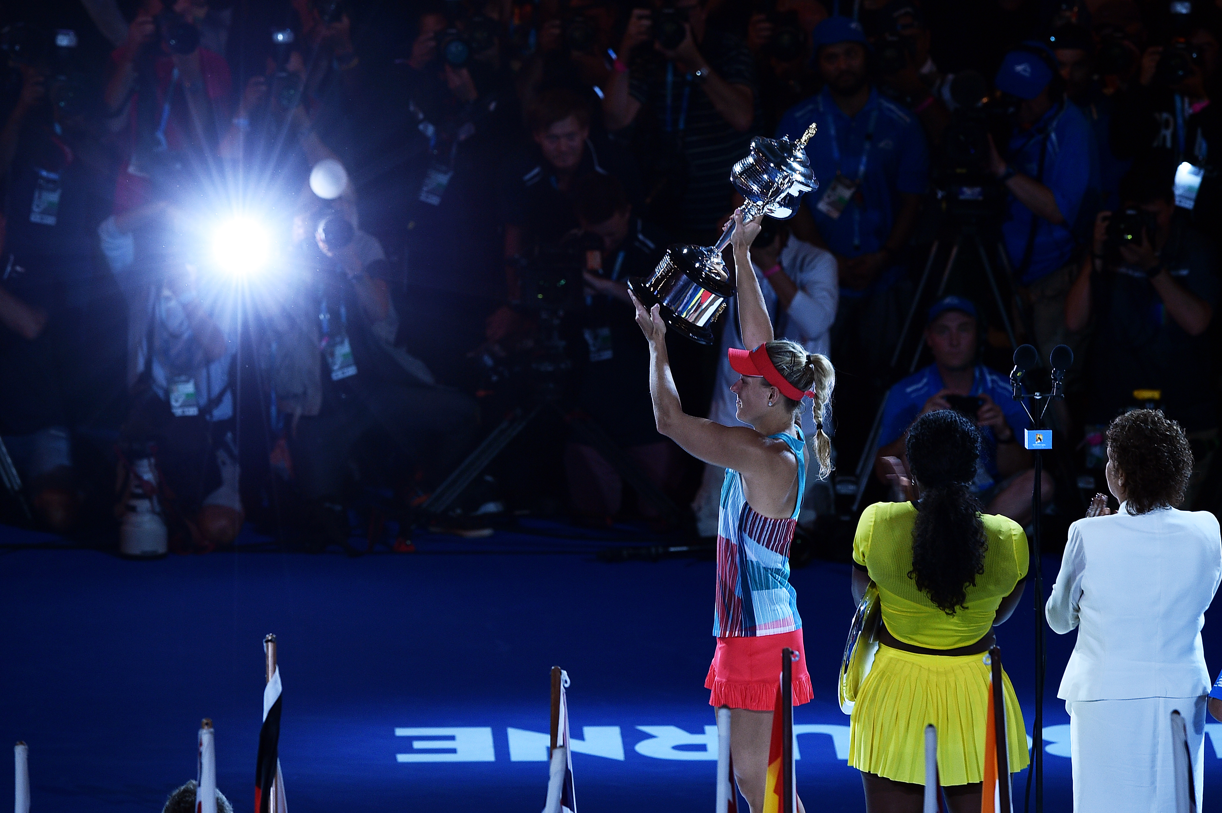 Finală magnifică în Australia, de asta s-a inventat tenisul! ^Kerber a răpus ”balaurul” Serena. Halep a căzut de pe locul 2! FOTO&VIDEO