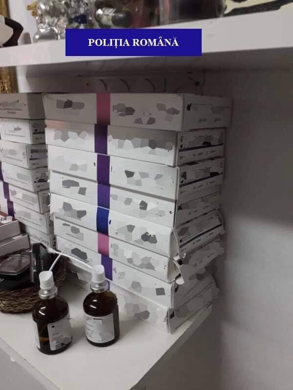 Fals medic estetician din Oradea, descoperit de polițiști. Femeia făcea injecții cu acid hialuronic în buze și cearcăne, deși nu are aviz de liberă practică / FOTO