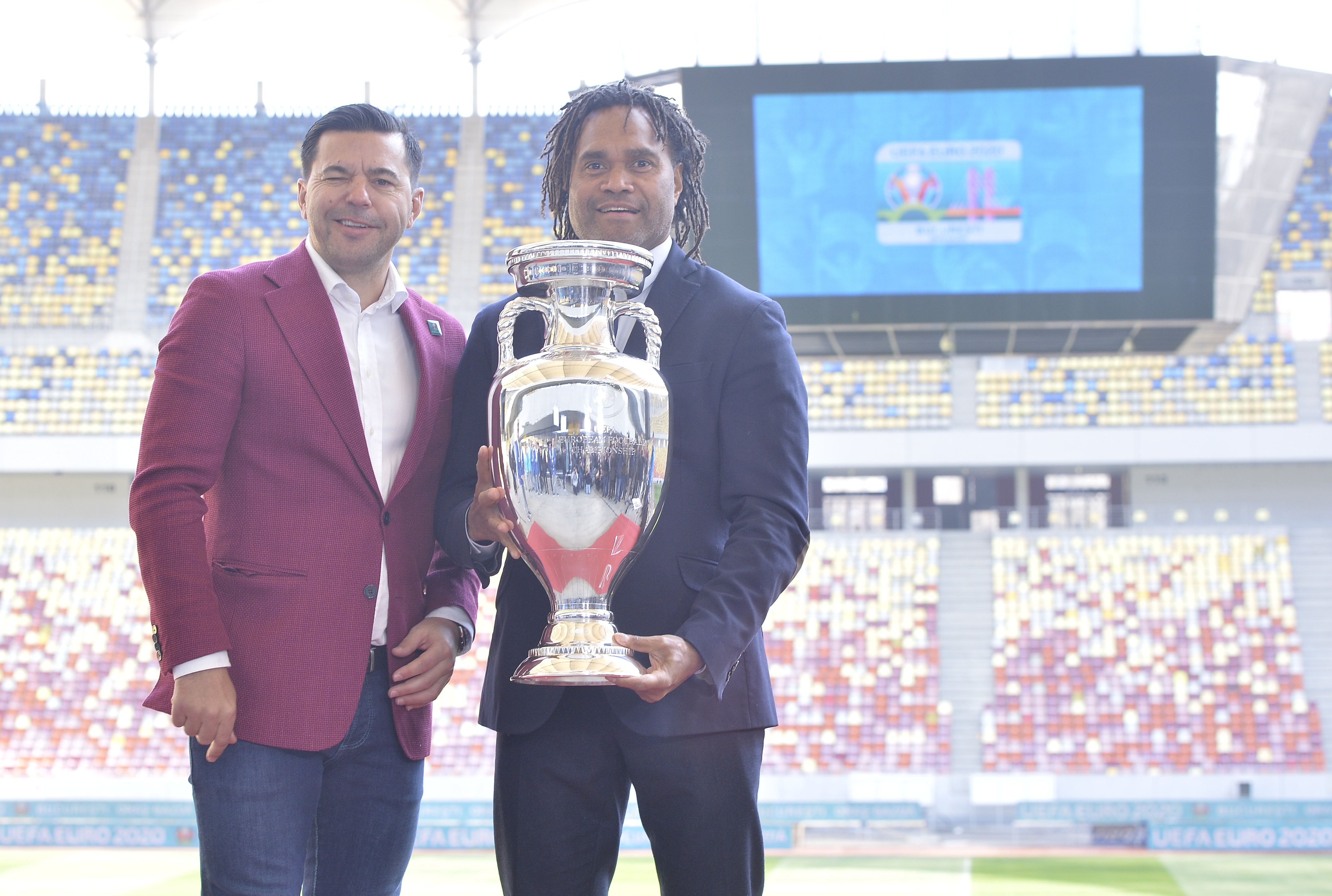 Trofeul CE 2020, la București. Cupa ”Henri Delaunay” a fost la Arena Națională. Sâmbătă, la Mega Mall | GALERIE FOTO&VIDEO