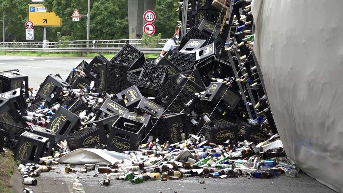 Un șofer român de TIR a închis timp de 20 de ore o șosea germană abia deschisă după ce fusese dezamorsată o bombă