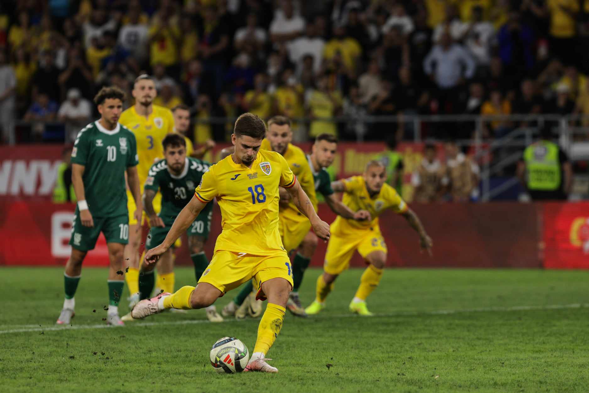 România - Lituania 3-1, în Liga Națiunilor. Schimbările lui Mircea Lucescu au adus victoria. VAR ne-a salvat de două ori