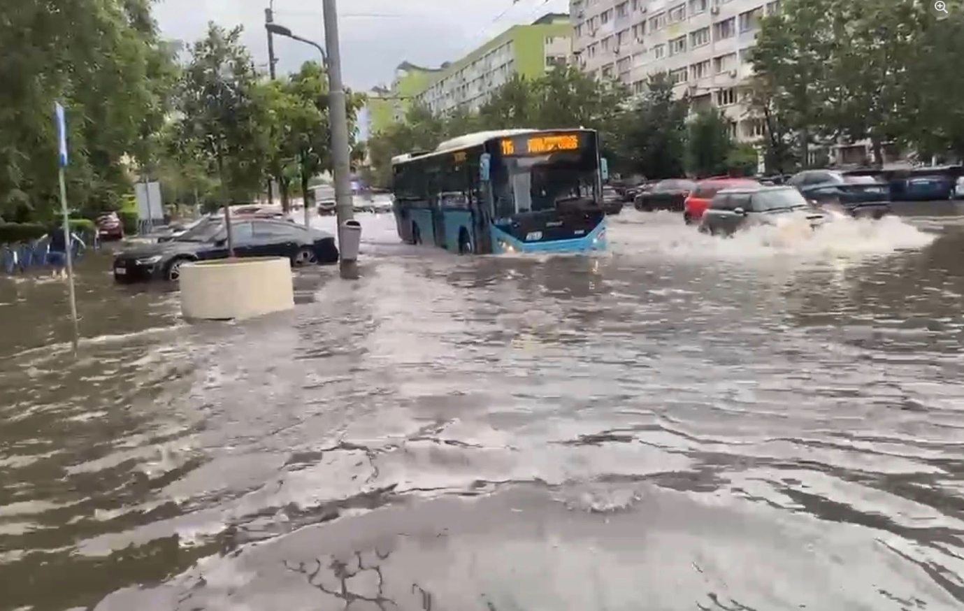 Explicații oficiale de la ANM pentru furtuna care a inundat Bucureștiul, luni după-amiază: „Marile orașe nu sunt pregătite”