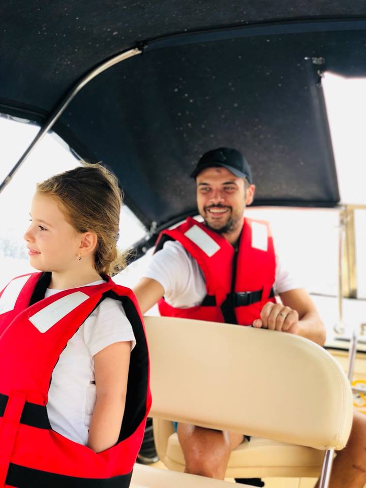 Oana Roman, vacanță în Deltă cu familia. "Am venit ca să-i arătăm Isei frumusețile României" | FOTO
