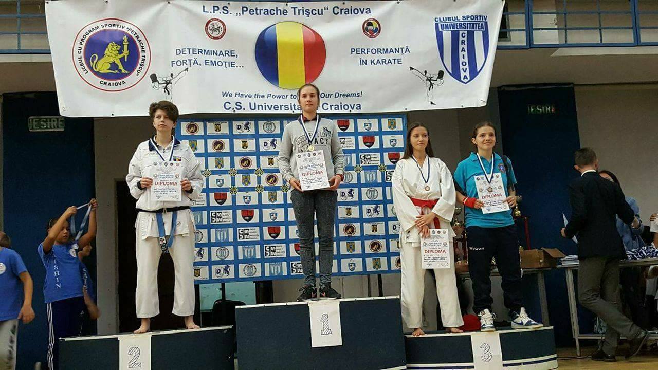 REPORTAJ: Cadeta Cezara Vlad îmbină pasiunea pentru karate cu strictețea hainei militare. O “prințesă” cu centură neagră pe tatami!