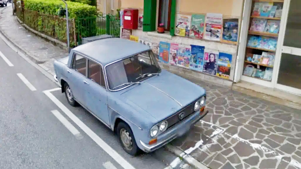 Helyi nevezetesség lett ez a szürke Lancia, amellyel 47 évig parkoltak egyhelyben