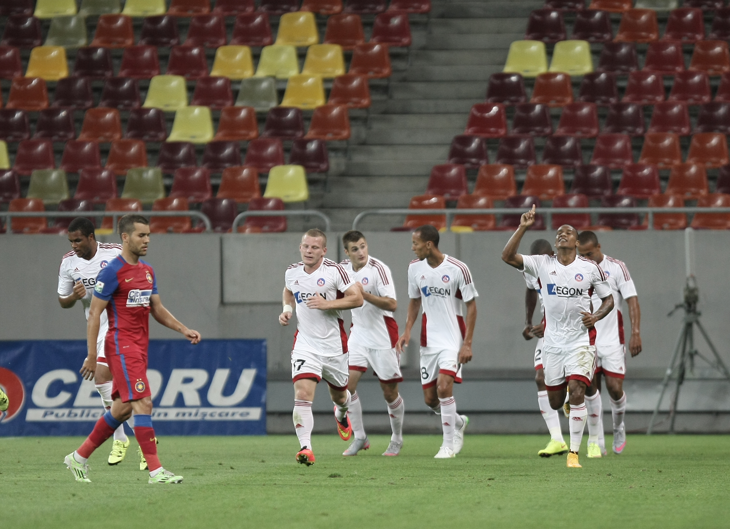 Liga Campionilor, turul II preliminar: Steaua - Trencin 2-3!!!! TrenCHIN!!!! Calificare jenantă a campioanei României! Mai întâi, Jairo l-a făcut franjuri la Papp, apoi Muniru și Tade au echilibrat situația pe tabelă. Pe final, Wesley i-a apropiat pe slovaci la un gol de calificare, iar Bero a avut șansa unui 4-2 halucinant! Rădoi continuă seria execuțiilor! După Tamaș, Țucudean și Luchin, l-a dat afară și pe Iancu / LIVE BLOG&GALERIE FOTO