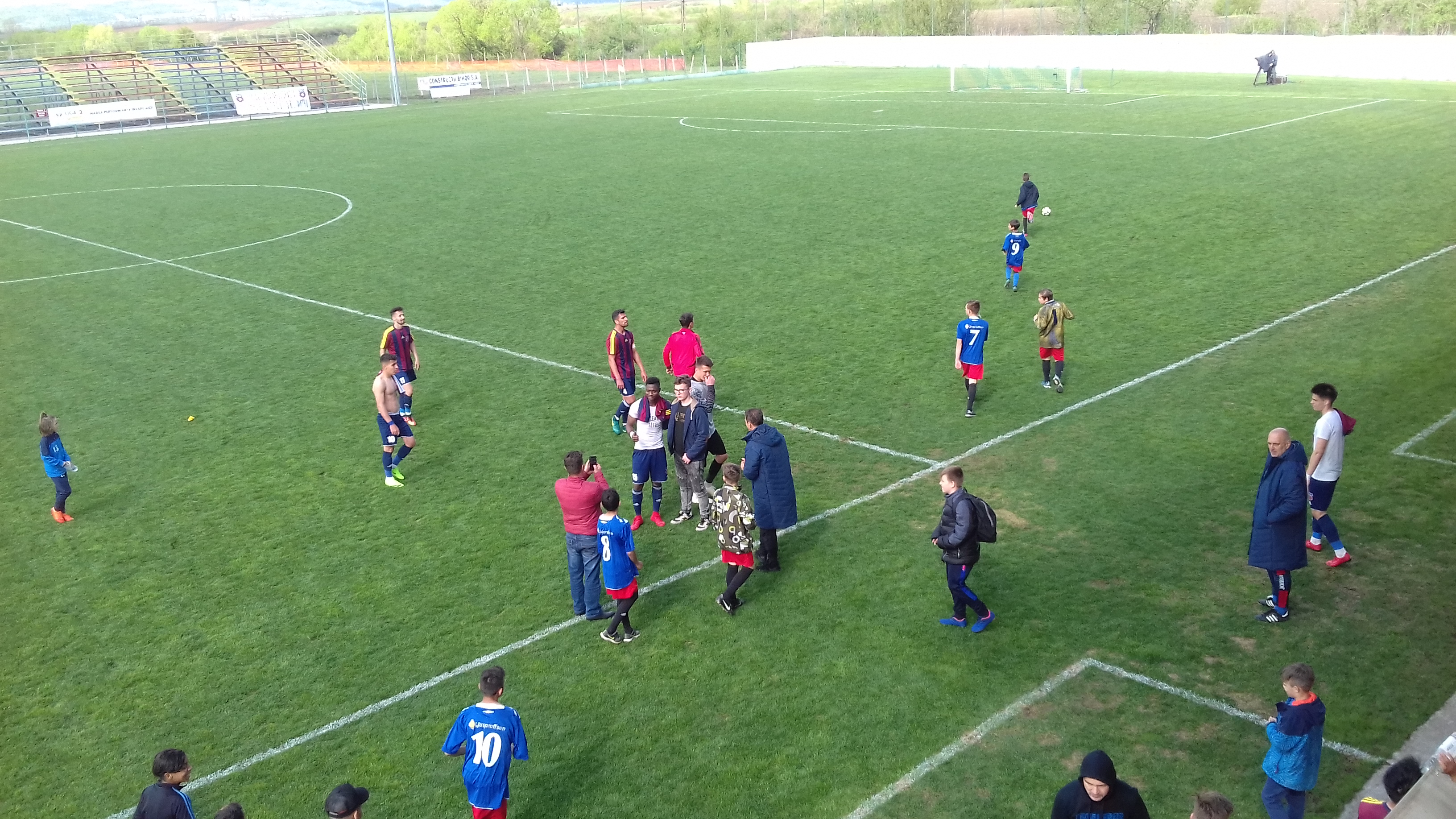 Răzmeriță la Petrolul Ploiești. 10 suporteri prahoveni i-au băgat în ședință pe fotbaliști, după 1-3 cu Luceafărul Oradea