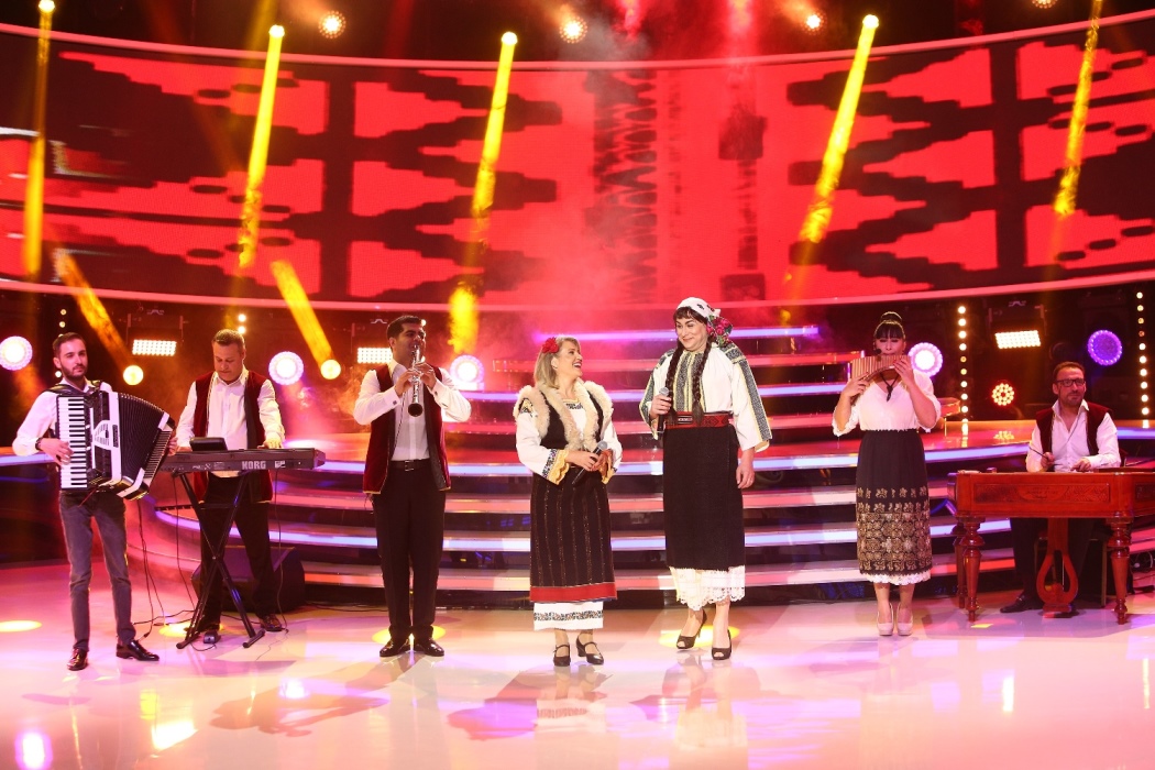Mirela Vaida îmbracă portul popular moldovenesc și cântă cu Alin Gheorghișan, la "Te cunosc de undeva!" | FOTO