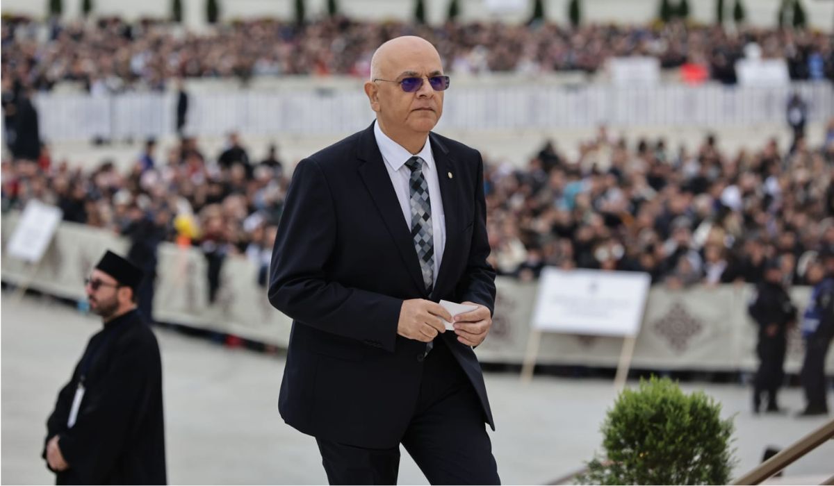 Ceremonia de sfințire a picturii Catedralei Mântuirii Neamului. Peste 12.500 de oameni, printre care Nicușor Dan, Ilie Bolojan, Traian Băsescu și Emil Constantinescu, au fost martori la citirea actului de sfințire