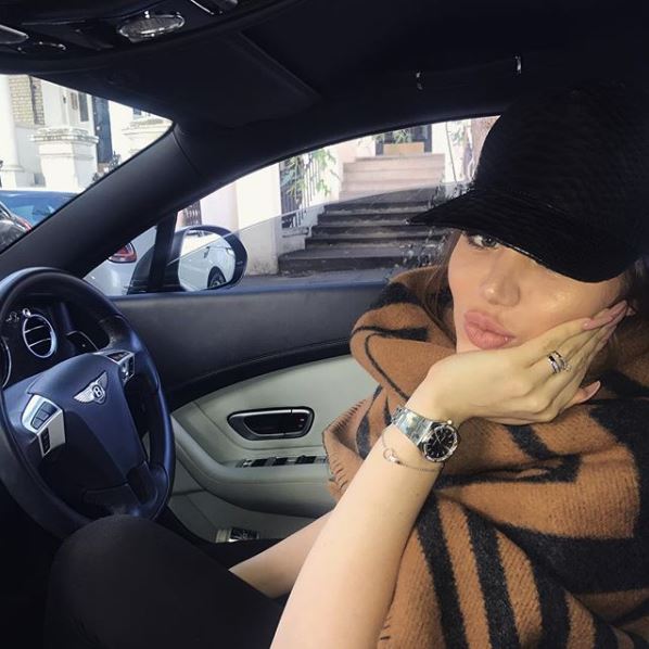 Lamborghini Huracan, acoperit cu cristale Swarovski. E condus de o tânără din Moldova care face furori în Londra | FOTO&VIDEO