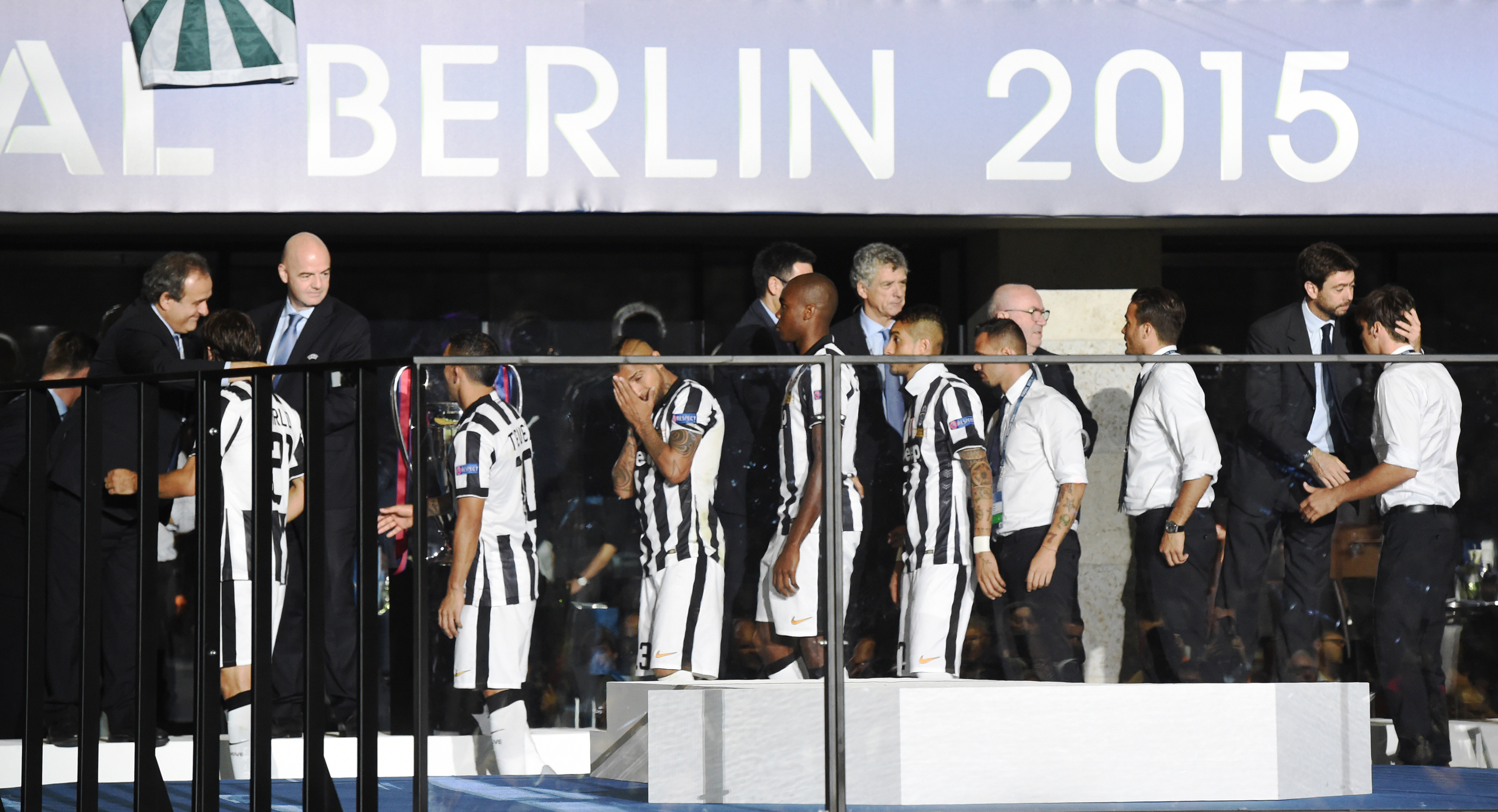 Juventus, aşteptată de sute de fani la revenirea la Torino / GALERIE FOTO&VIDEO