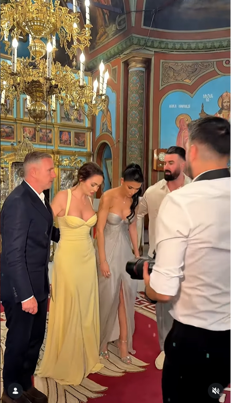 Imagini de la botezul lui Landon, fiul cel mic al lui Laurențiu Reghecampf și al Corinei Caciuc. Ceremonia a fost organizată într-un cadru restrâns