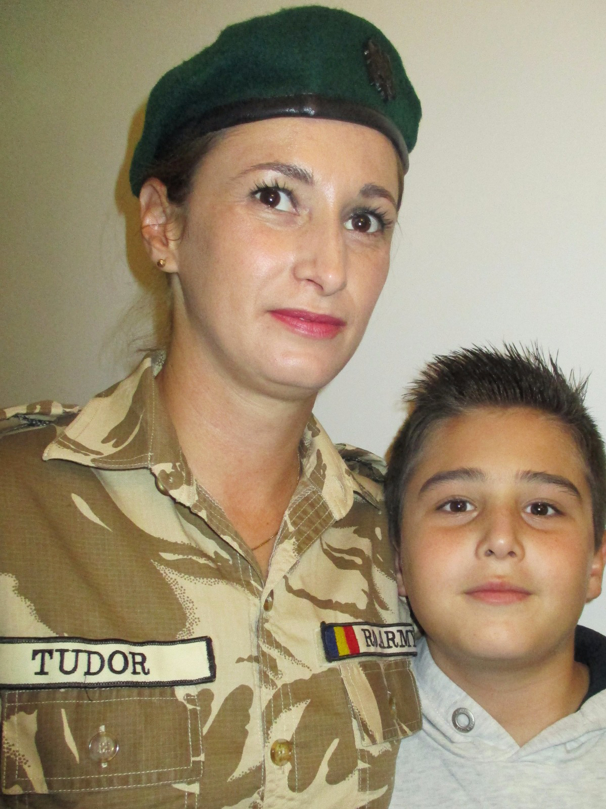 REPORTAJ/ Cel mai emoționant moment pentru o mamă-militar în Afganistan. ”Atunci timpul curge altfel. Începi să numeri orele...” (FOTO)