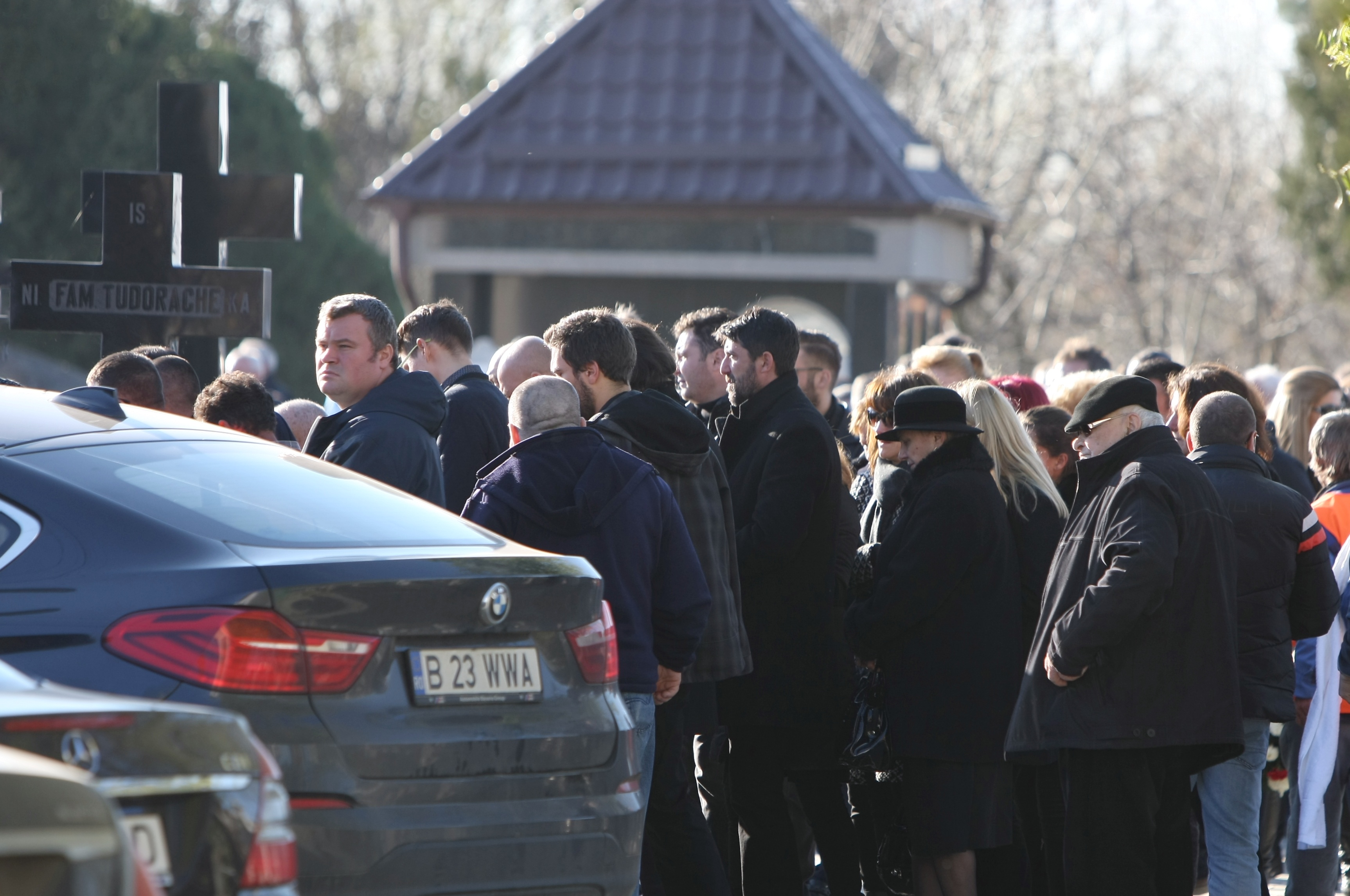 Daniel Prodan a fost înmormântat, azi, la cimitirul Sf. Ilie din Voluntari. Promisiune în lacrimi făcută de Gică Popescu: ”Îți vom îndeplini visul” | GALERIE FOTO