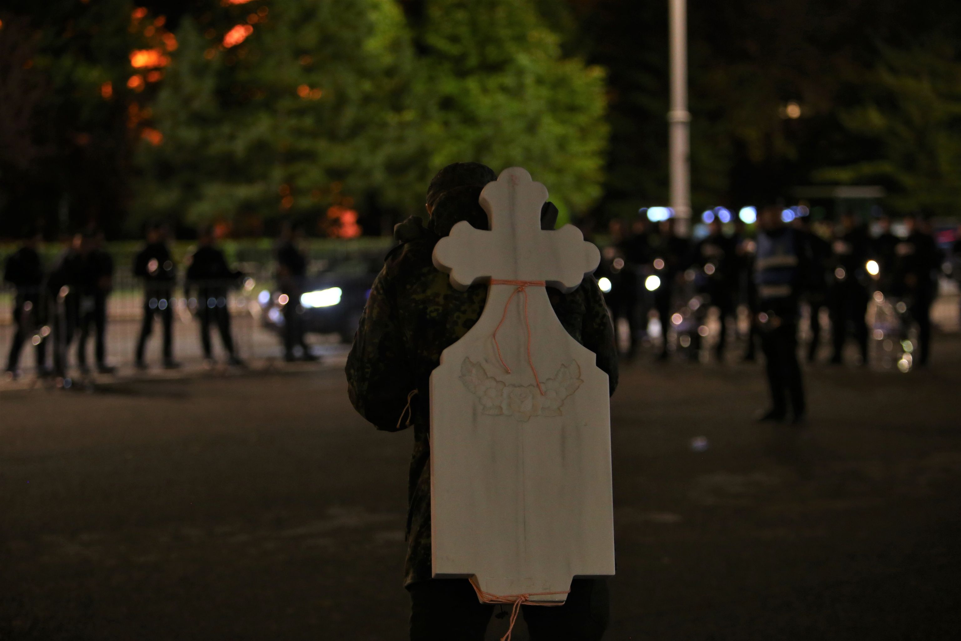 Scandal între taberele Simion și Șoșoacă, la protestul AUR. Manifestanții, despărțiți de jandarmi