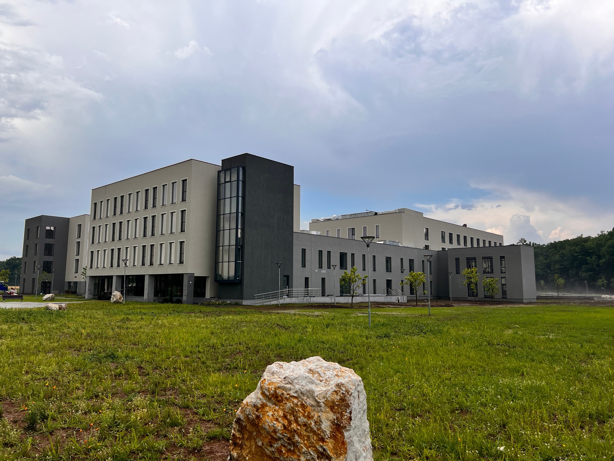 Imagini cu azilul din Snagov în care a stat Mioara Roman. Oana plătea o sumă colosală pentru mama ei