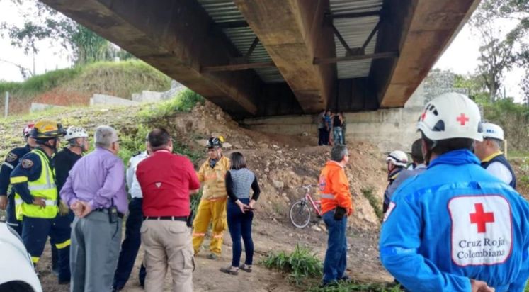 Un tânăr de 24 de ani a rămas 3 zile prins într-un pod în Columbia | FOTO