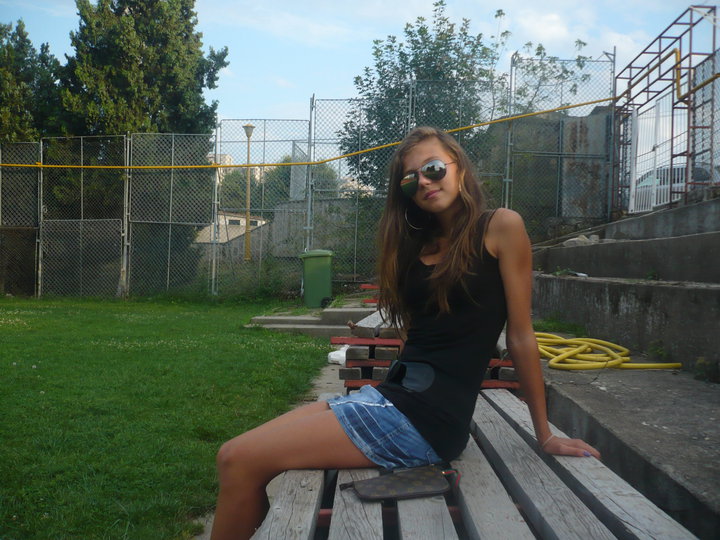 Un mare talent al tenisului tricolor se stinge în Cipru: ”Caut sponsor, pentru a-mi realiza visul!”. Raluca Șerban a intrat pe mâna antrenorului care l-a făcut mare pe Baghdatis. Sportiva este valoroasă, dar și frumoasă / GALERIE FOTO