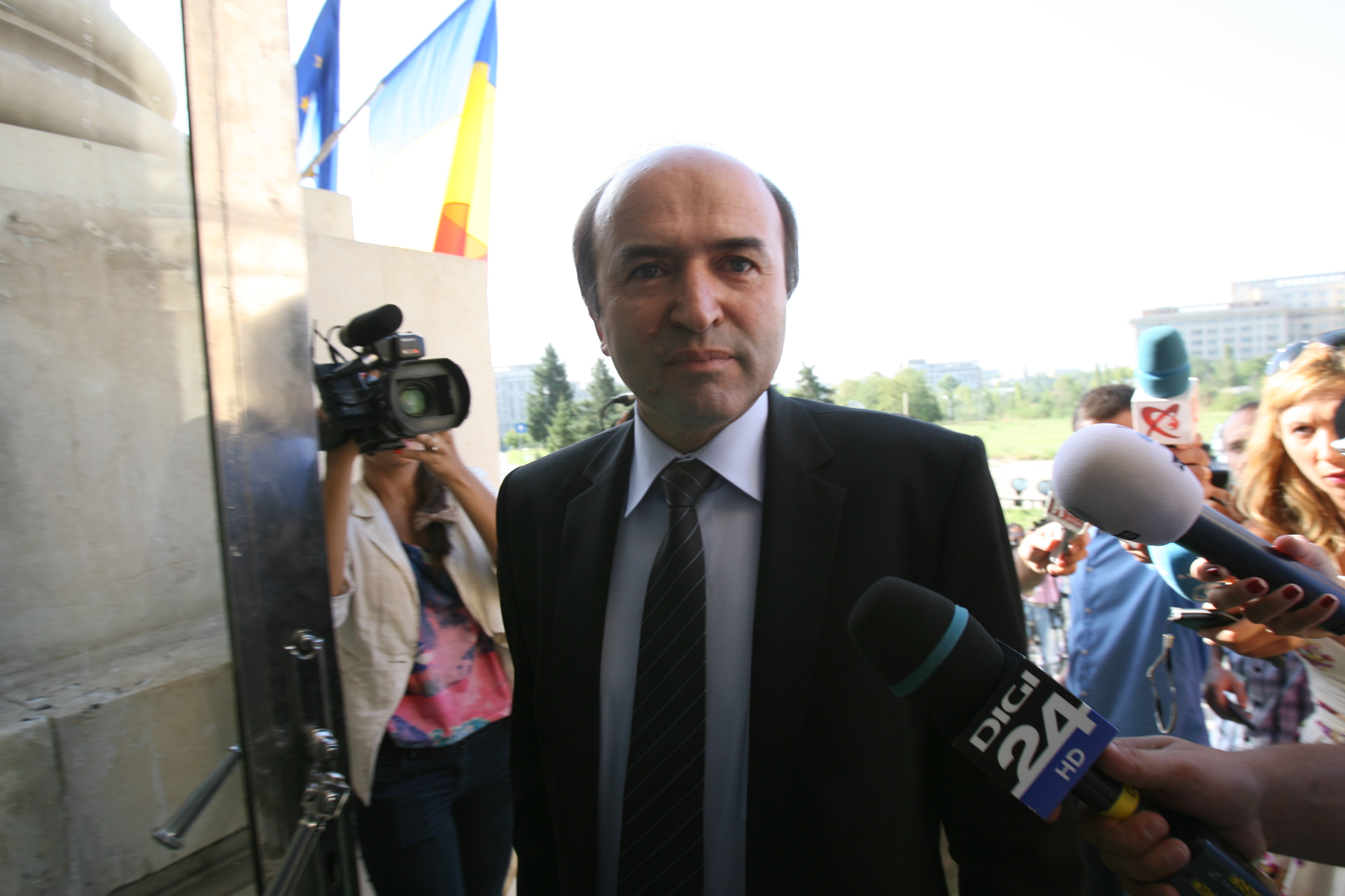Atunci și acum: Tudorel Toader, procurorul din Panciu care va rămâne în istorie pentru că a cerut revocarea șefei DNA, Laura Codruța Kovesi