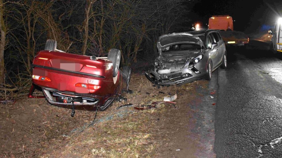 Autómentőre várakozó nőket ütött el a jeges úton túl gyorsan hajtó sofőr