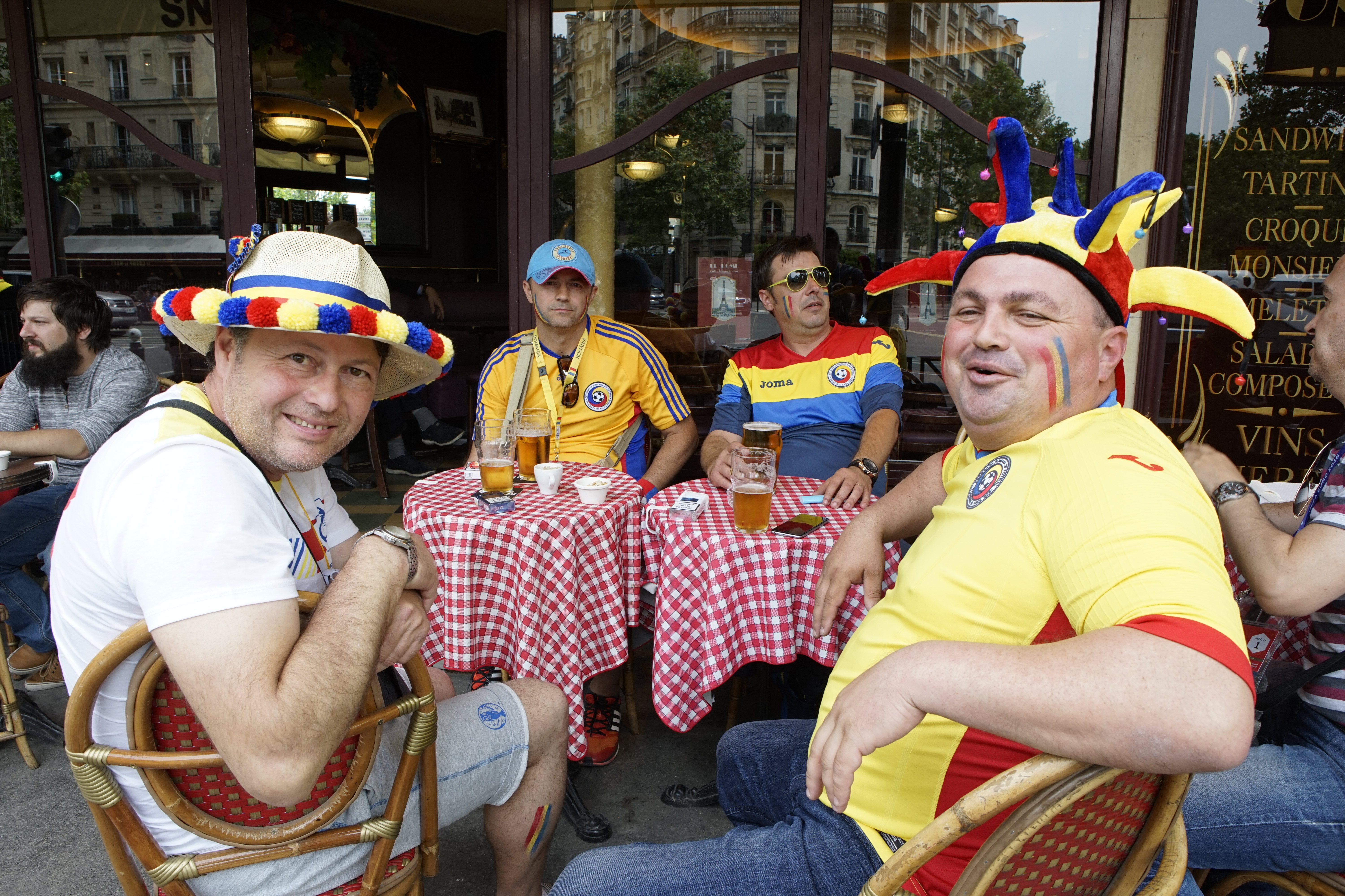 Euro 2016. România - Franța (vineri, ora 22.00). L-am găsit pe colegul de bancă al ”magicianului” Sânmărtean. ”Rossi” muncește în construcții: ”I-am pus pavaj în curte” / GALERIE FOTO