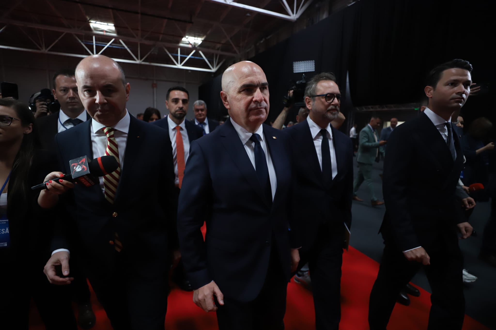 Victorie de etapă a puciștilor din PNL după ce tribunalul a suspendat provizoriu executarea şi efectele Hotărârii Consiliului Naţional Extraordinar