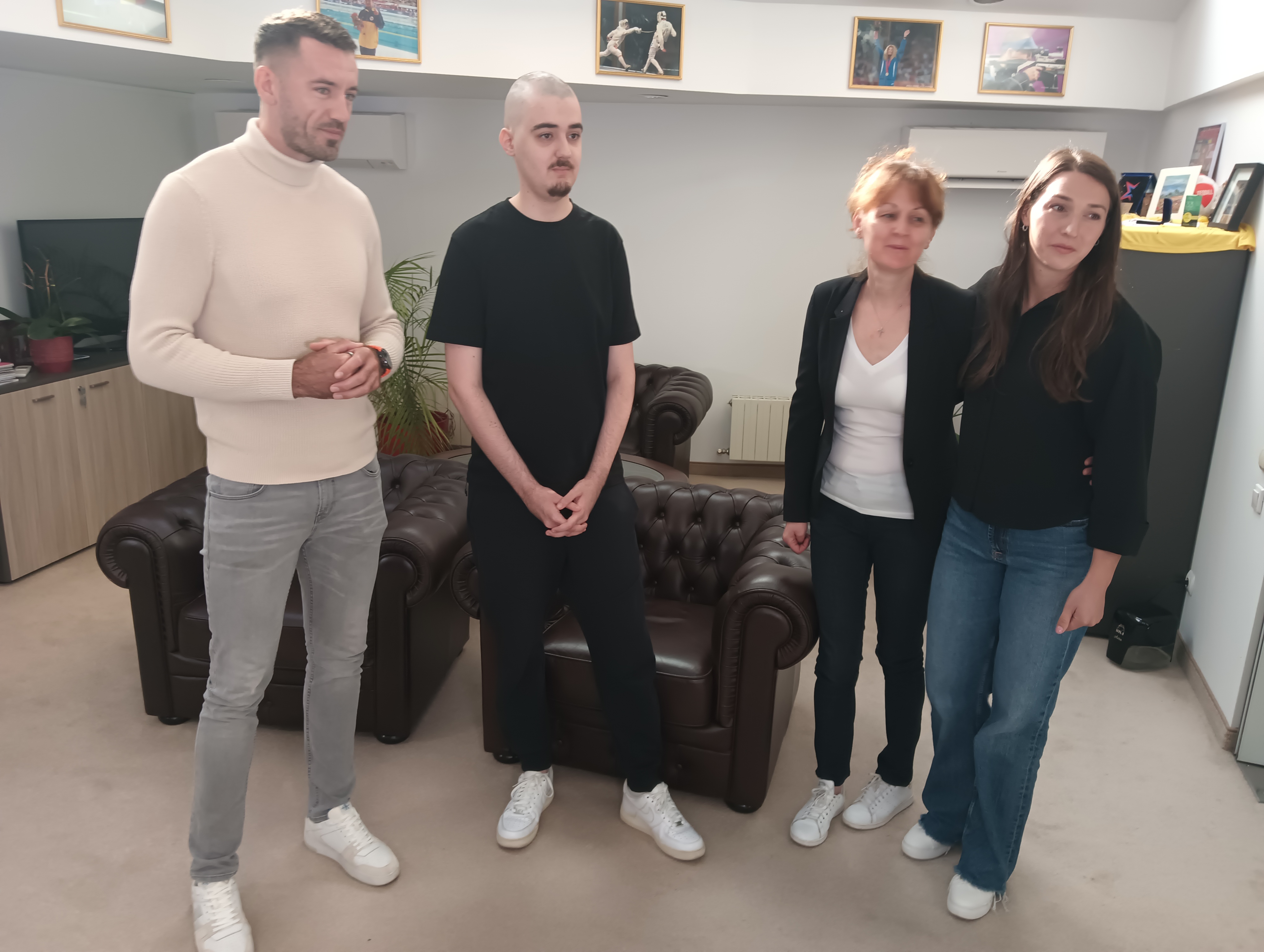 Multipla campioană Elisabeta Lipă și canotori medaliați olimpici în Franța s-au alăturat campaniei umanitare inițiate de Fundația Ringier. Bolnav de cancer, Alex are nevoie de 250.000 de euro pentru imunoterapie în Turcia