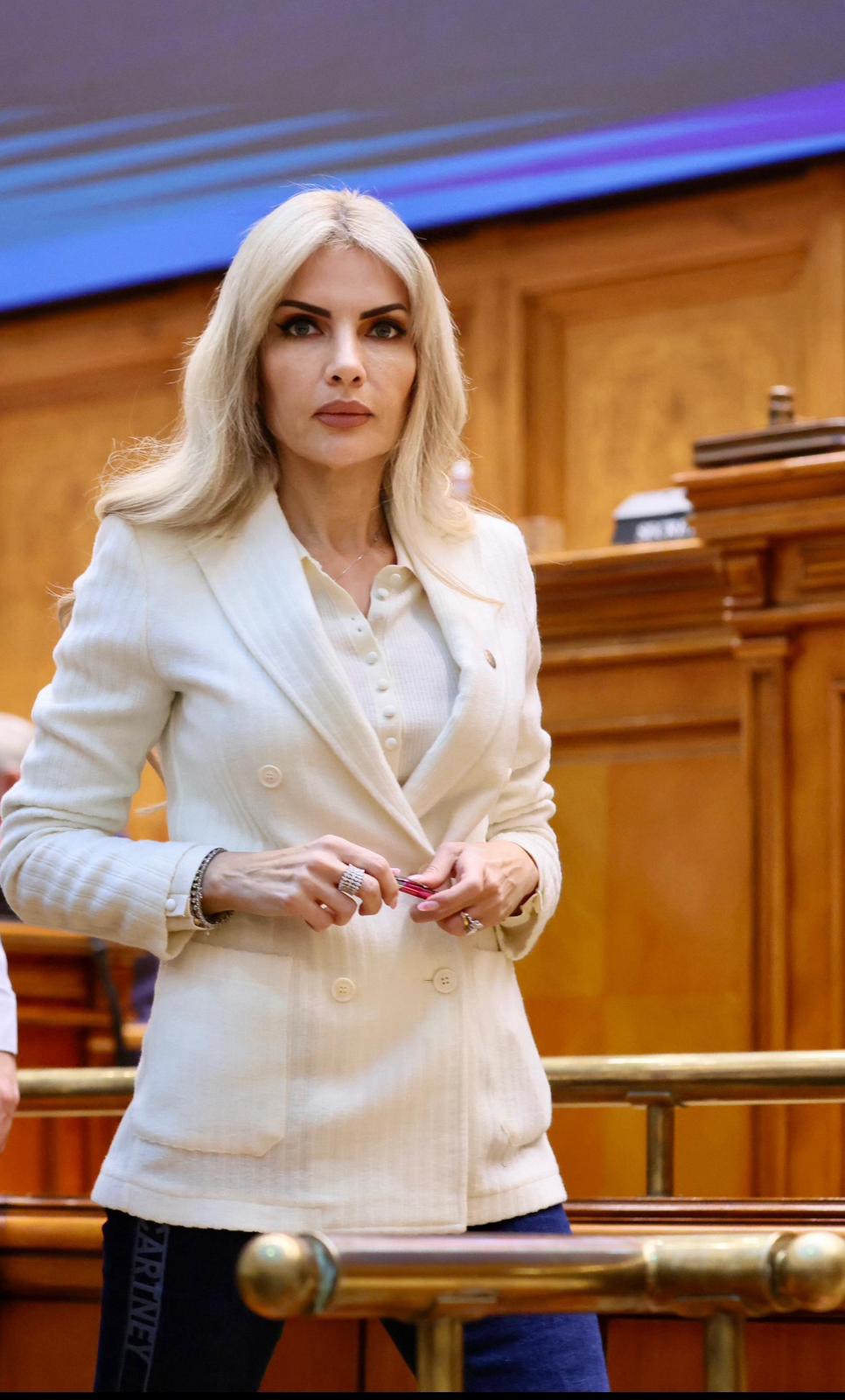 Prietenia dintre Laura Vicol și Elena Băsescu. Adevărul despre aparițiile în club: „Am rugat-o să șteargă pozele! Nelalocul lor când vrei să ai o carieră politică”