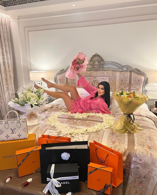 Imagini cu casa Andreei Tonciu. Doar mobilierul pentru dormitorul matrimonial a fost 10.000 de euro