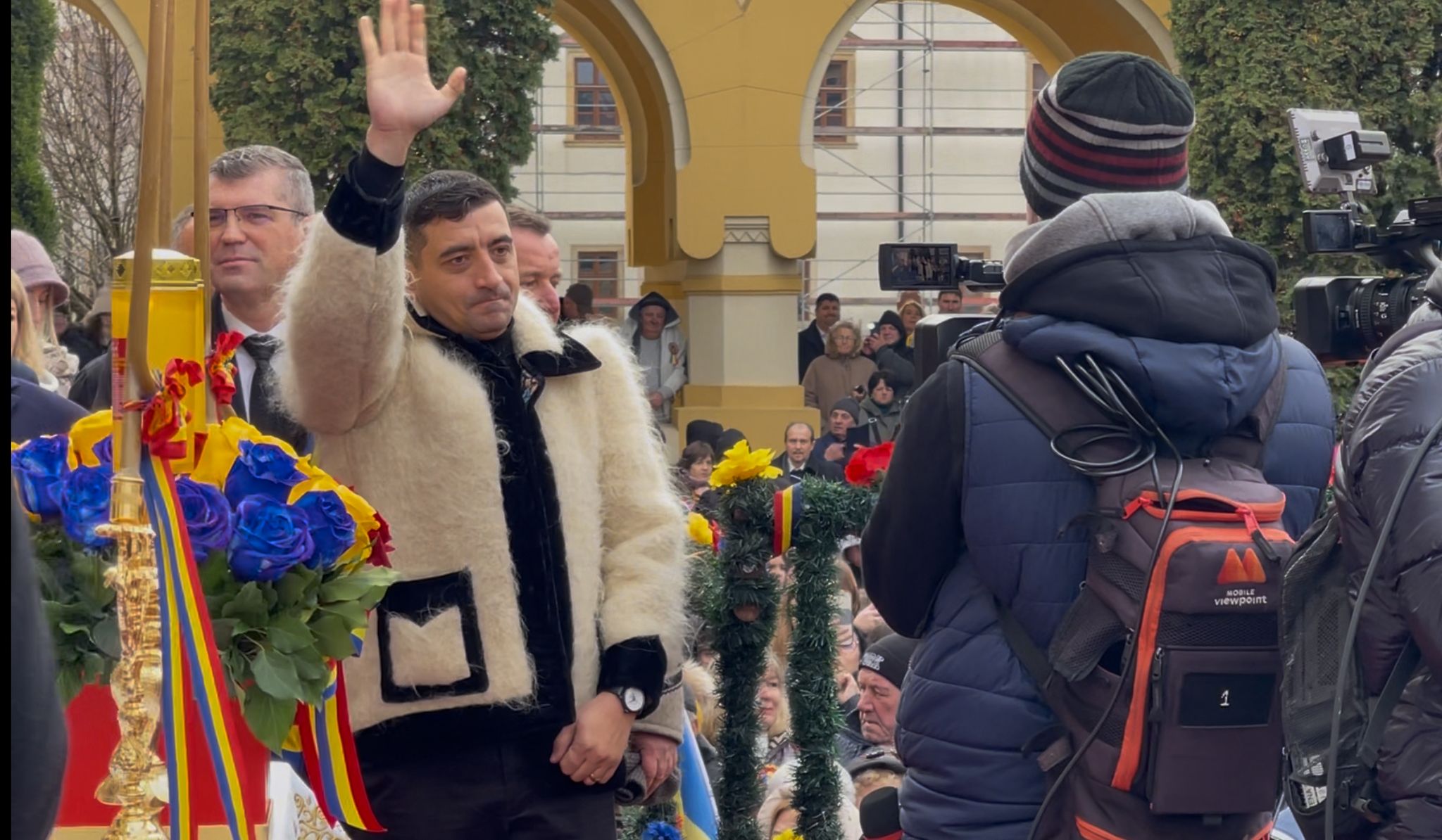 Ziua Națională în Suveranistan. Cum au ocupat Alba Iulia fanii lui Georgescu, Simion și Șoșoacă. Huiduieli fără precedent la intonarea imnului