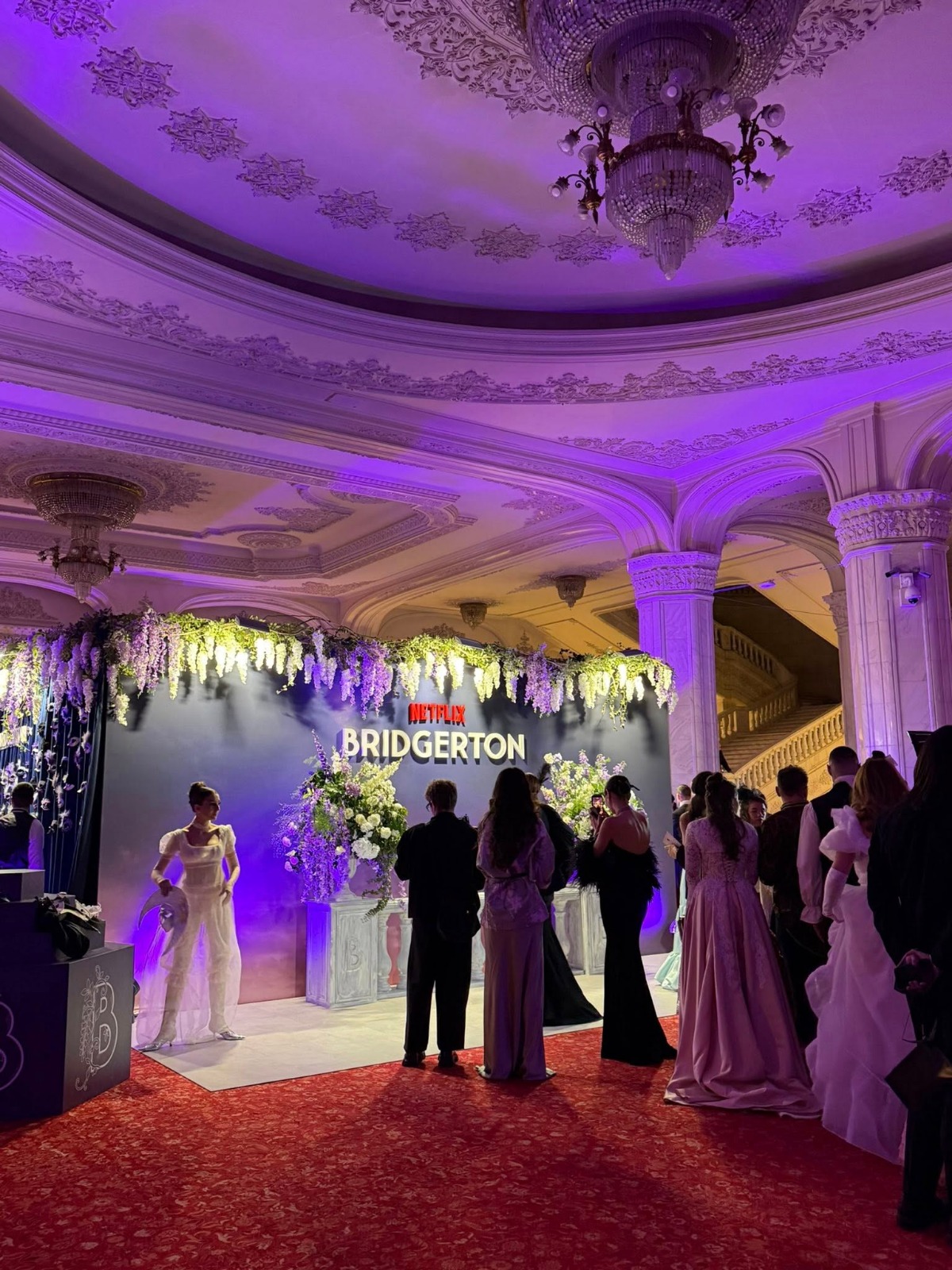 Imagini cu vedetele la Balul Mascat Bridgerton. Adelina Pestrițu și Nicole Cherry au atras atenția cu ținutele spectaculoase