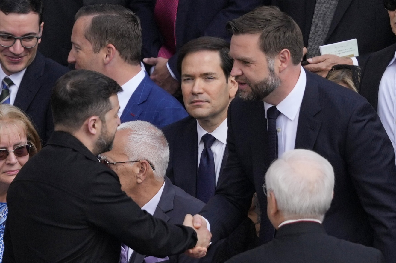 Gestul făcut de J.D. Vance și Volodimir Zelenski la prima întâlnire după cearta pe care au avut-o în Biroul Oval