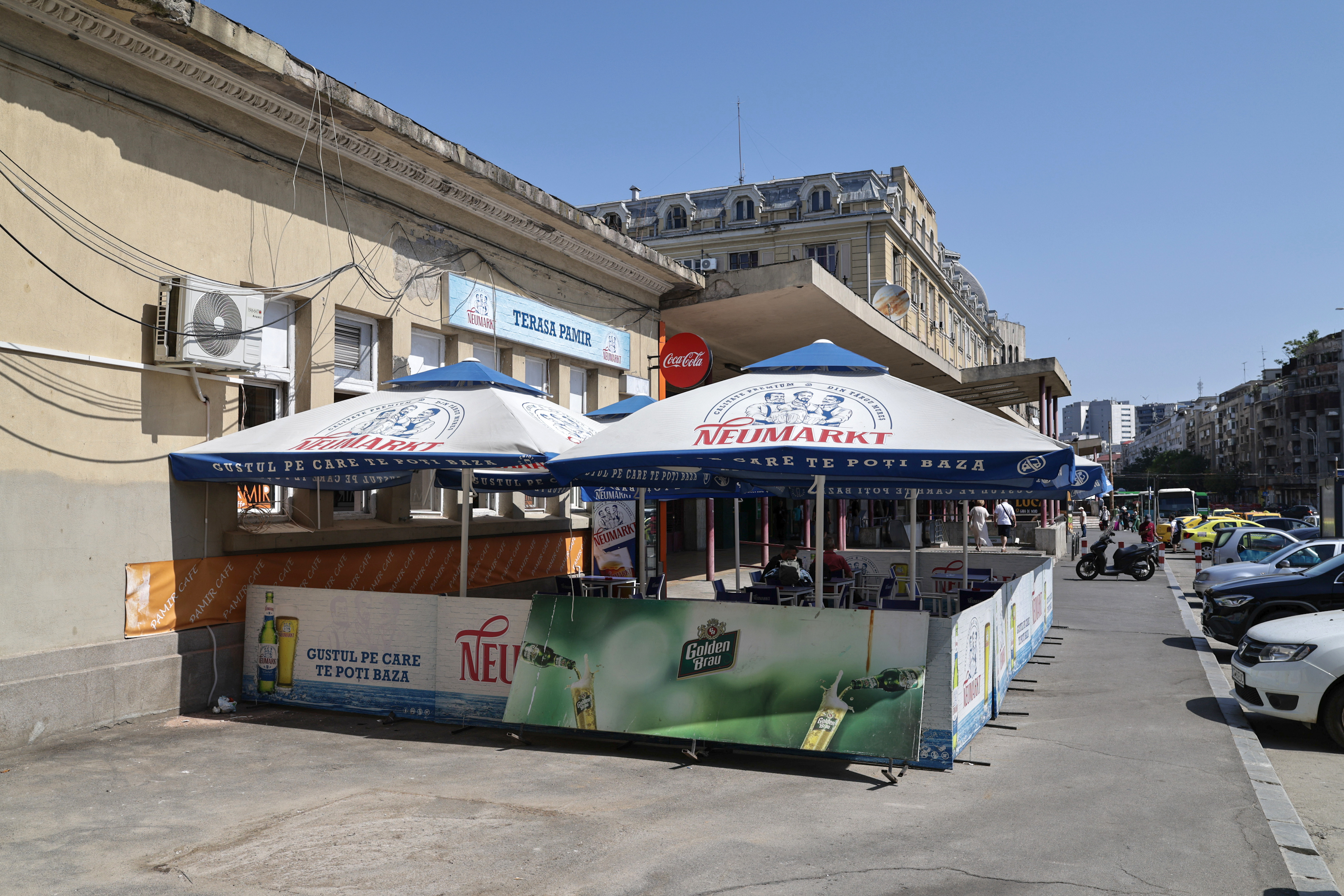 Icoane, merdenele și chiloți. Între istorie și mizerie: ce s-a ales de una dintre cele mai importante clădiri din București