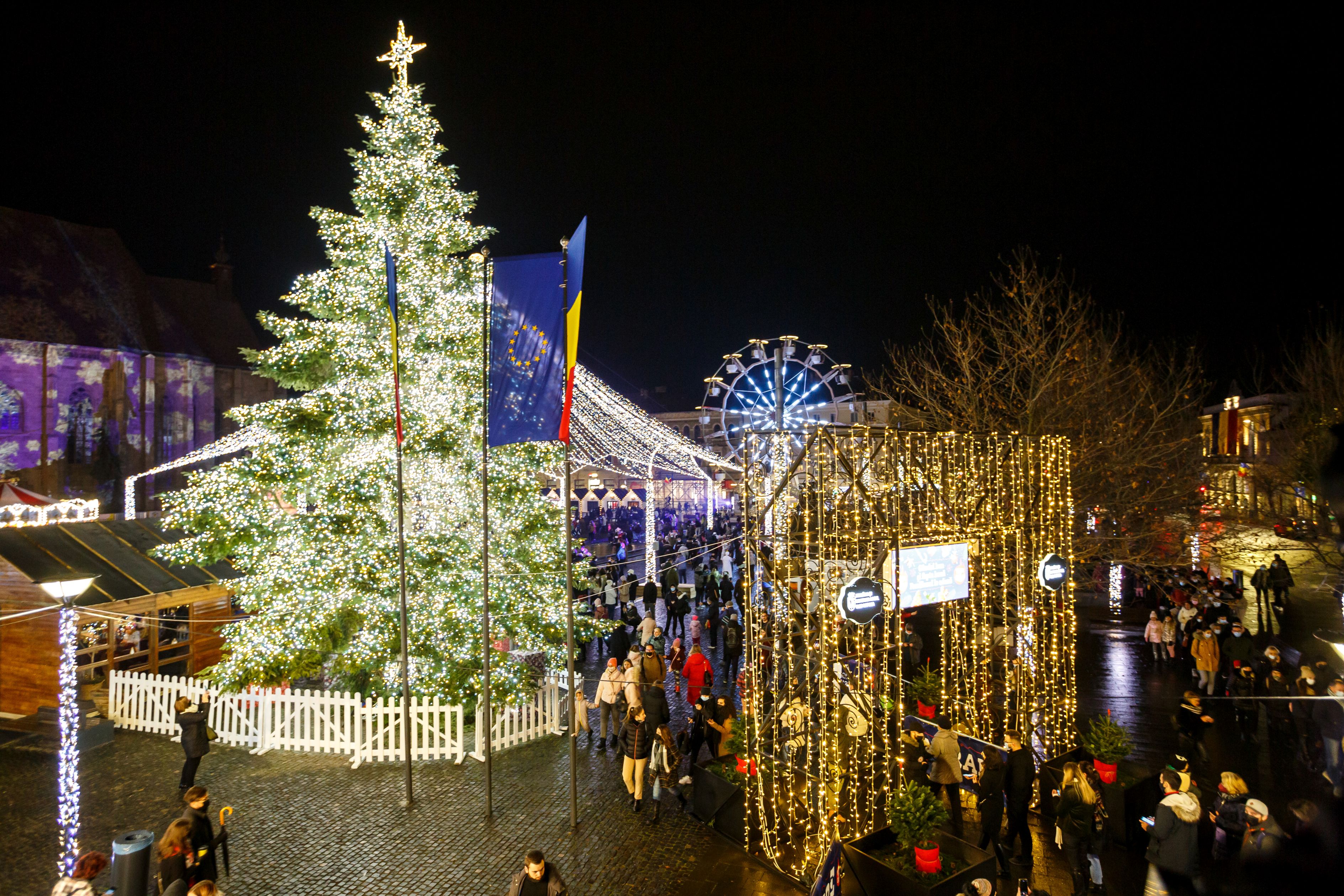 Cozi și aglomerație la târgurile de Crăciun din țară. Imagini din Sibiu, Cluj-Napoca și București