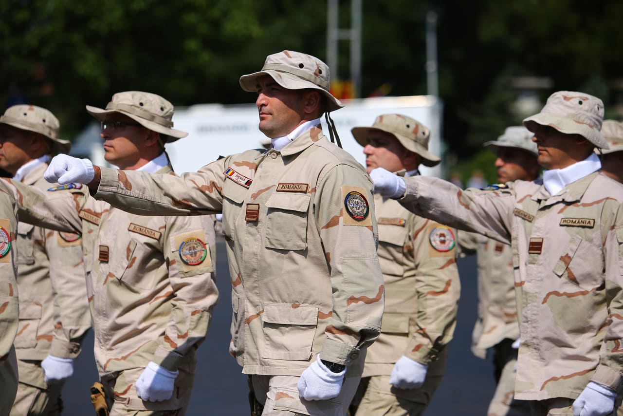 Ceremonie la Arcul de Triumf pentru militarii întorși din Afganistan. „O zi încărcată de emoție și recunoștință”