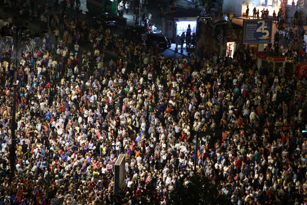 Primăria Capitalei reia show-ul "Simfonia apei" de la fântânile din Piaţa Unirii, în două seri