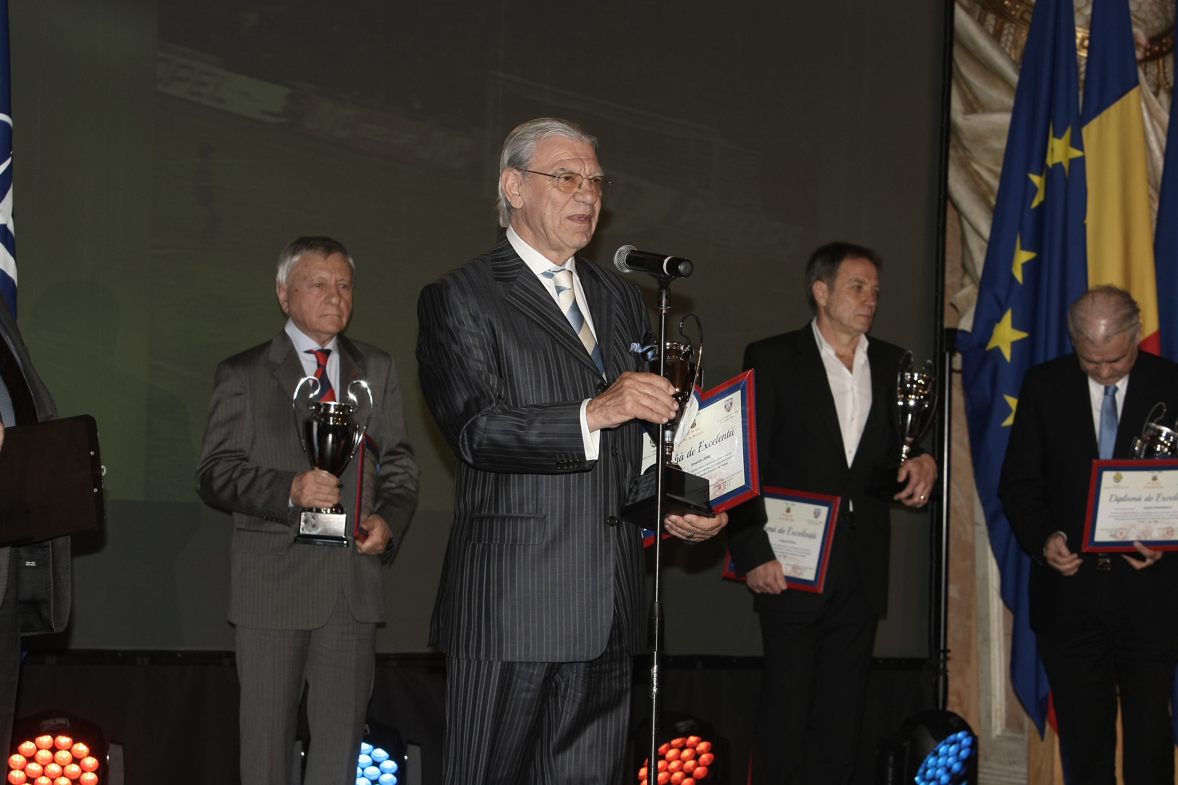 Eroii de la Sevilla au fost premiați de CSA Steaua, cu ocazia împlinirii a 30 de ani de la câștigarea CCE / FOTO și VIDEO