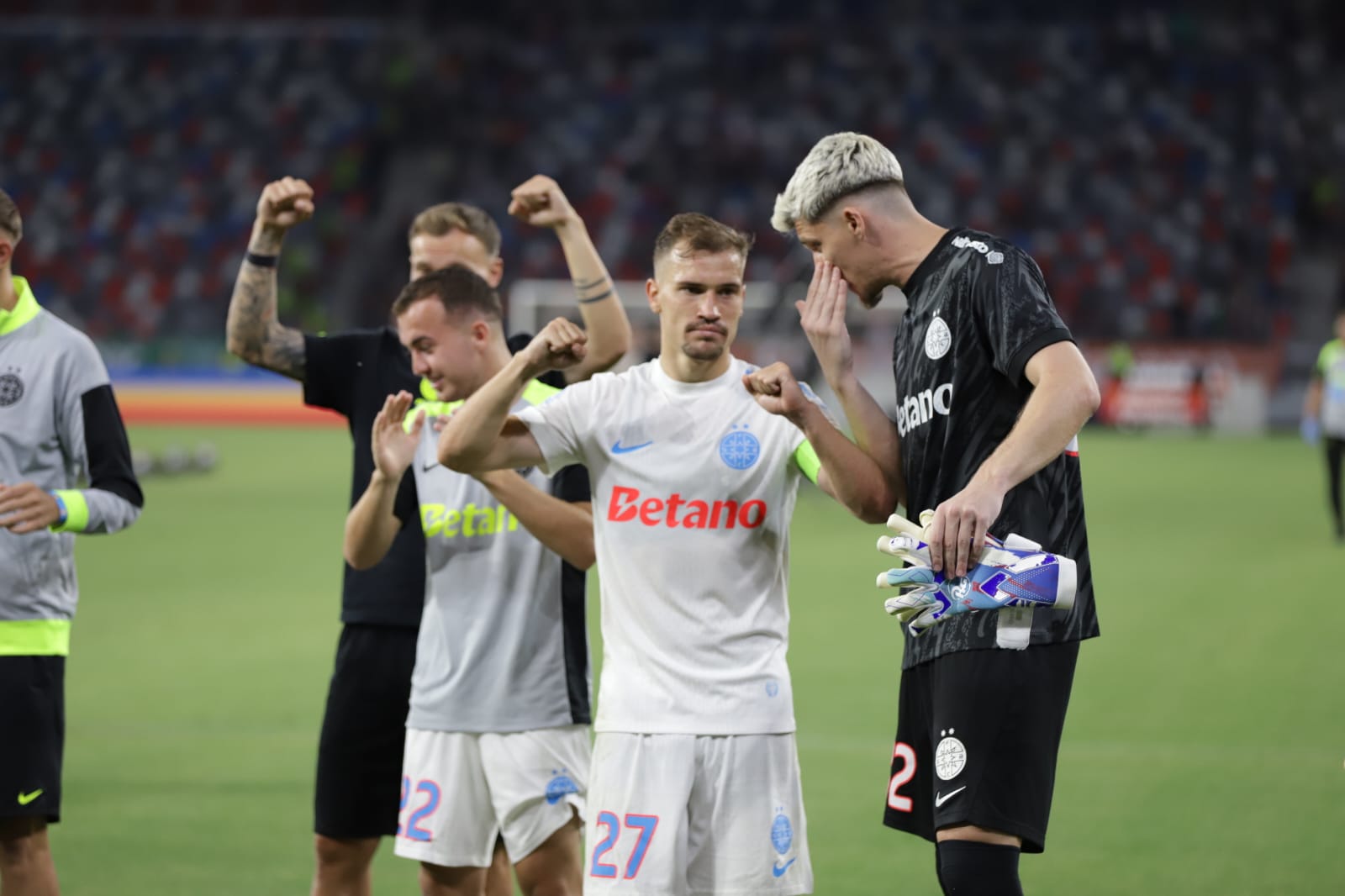 FCSB câștigă Supercupa României, 2-1 cu CFR Cluj, într-un meci cu 3 goluri spectaculoase