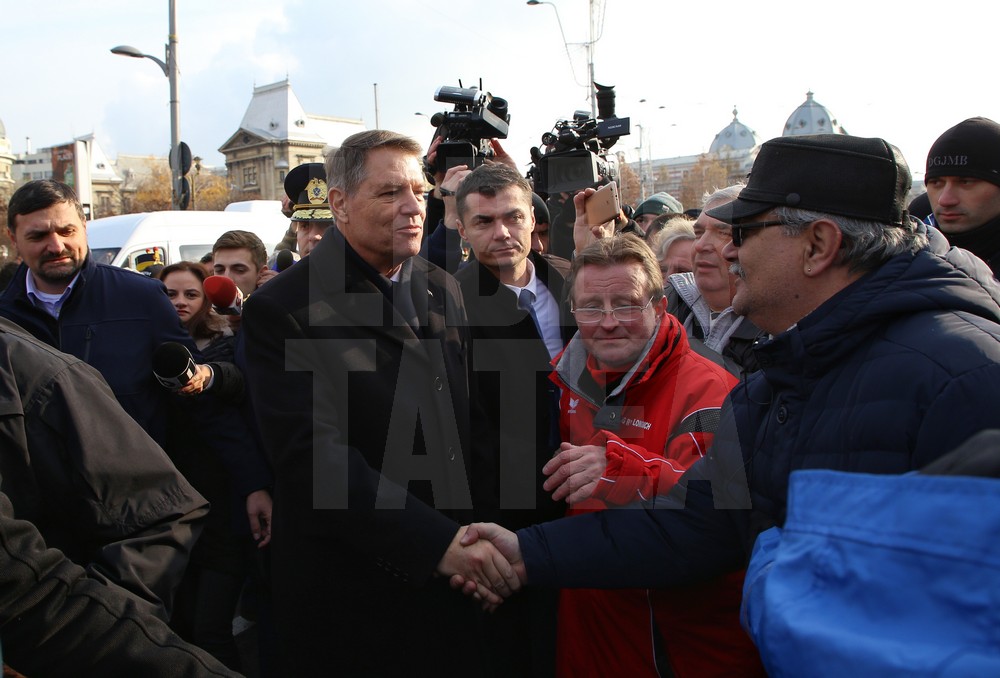 Preşedintele Iohannis a participat la ceremonia dedicată victimelor Revoluţiei, în Piaţa Universităţii / FOTO&VIDEO