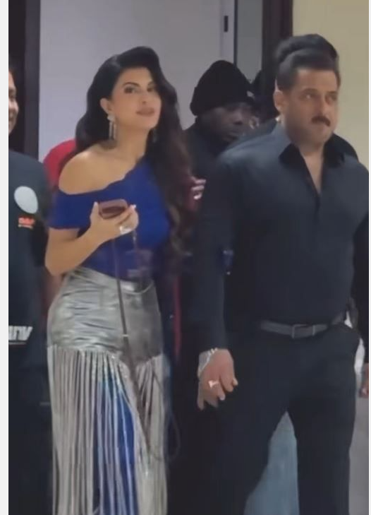 Alături de cine a fost surprins Salman Khan, în timp ce Iulia Vântur se afla în România. Bruneta a atras atenția tuturor