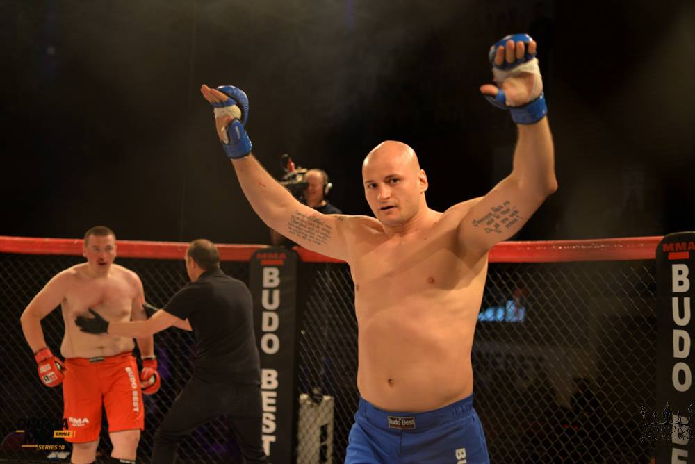 Ion Grigore, luptătorul care a expediat 50 de pumni în 15 secunde, se bate în Superkombat / GALERIE FOTO