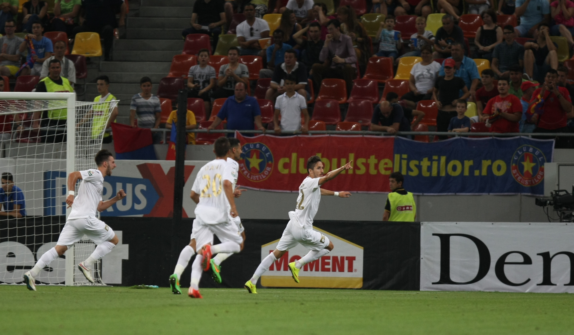 LIGA I: Steaua - CFR Cluj 1-1. Transversală Vitor Bruno! A egalat Tudorie! Roș-albaștrii au avut și ei o bară, în start, apoi a marcat Tiago. Echipa lui Rădoi se chinuie, Partizan Belgrad se distrează în Serbia! Patronul a făcut baie de mulțime/ GALERIE FOTO