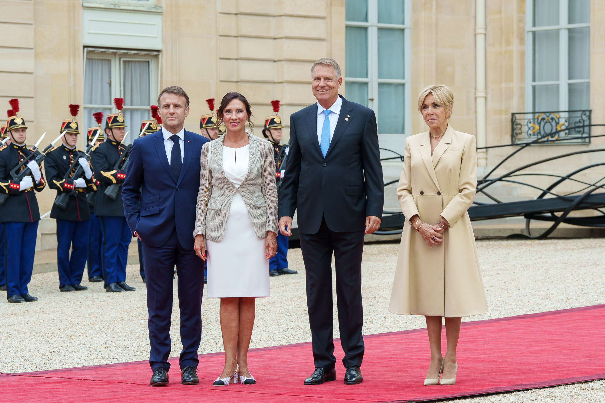 Dana Budeanu a criticat ținuta purtată de Carmen Iohannis la ceremonia de inaugurare a Jocurilor Olimpice de la Paris: „Cum este posibil așa ceva de 10 ani?”