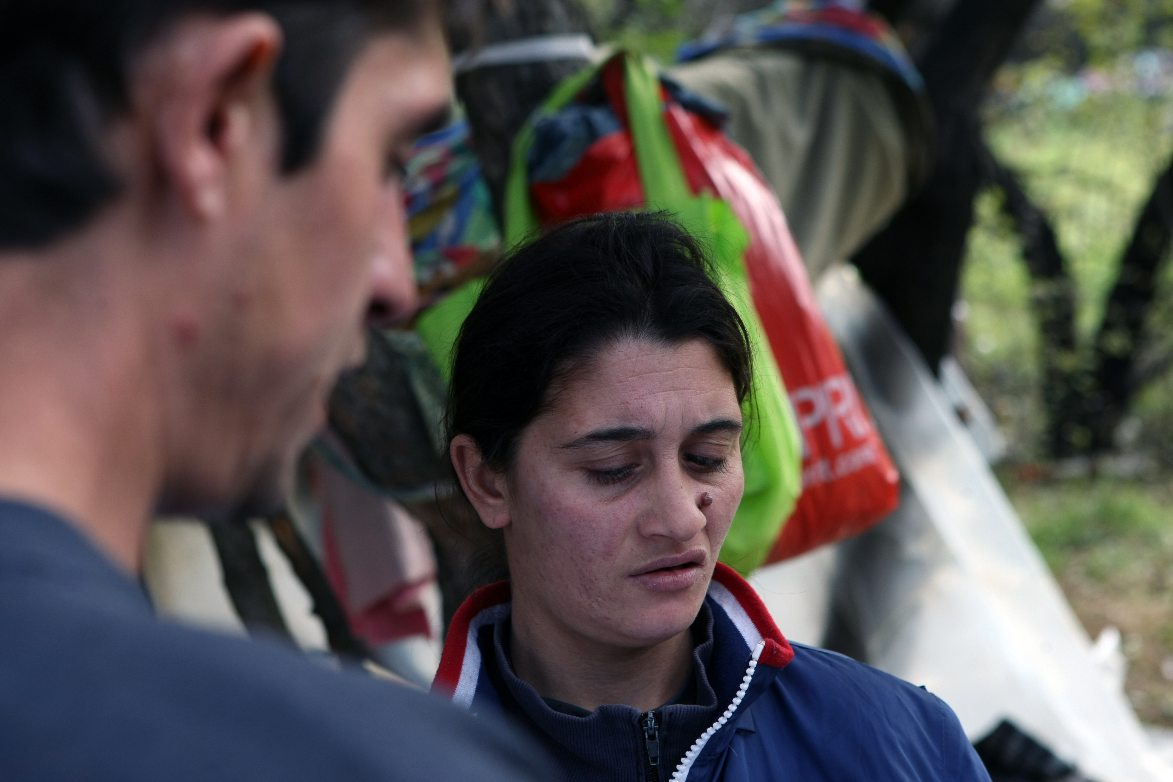 TERIFIANT. Un fotbalist român bolnav de SIDA stă într-o "colibă" și trăiește din vânzarea de sticle goale