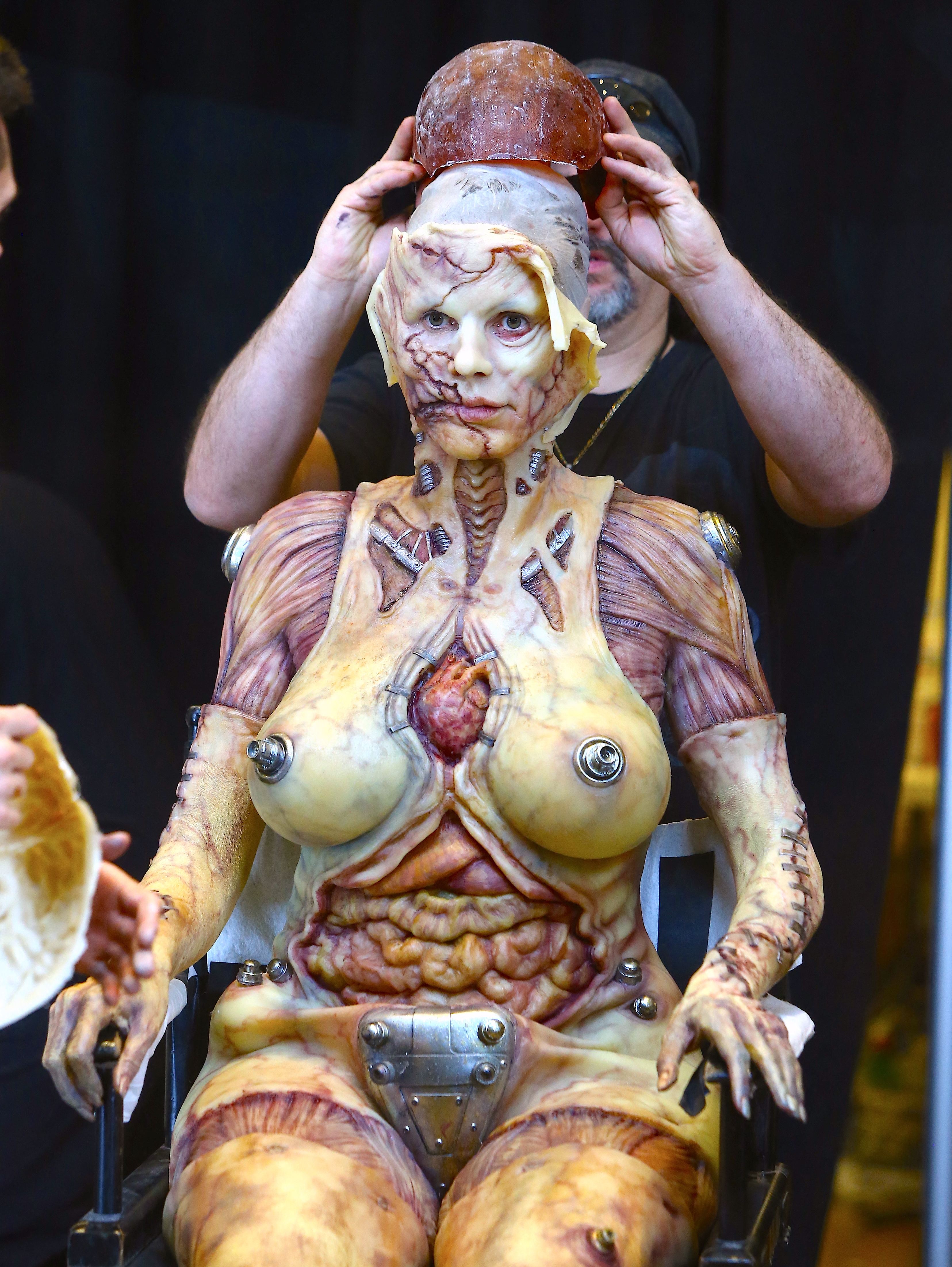 Heidi Klum, apariție terifiantă la petrecerea de Halloween! Și-a speriat toți invitații