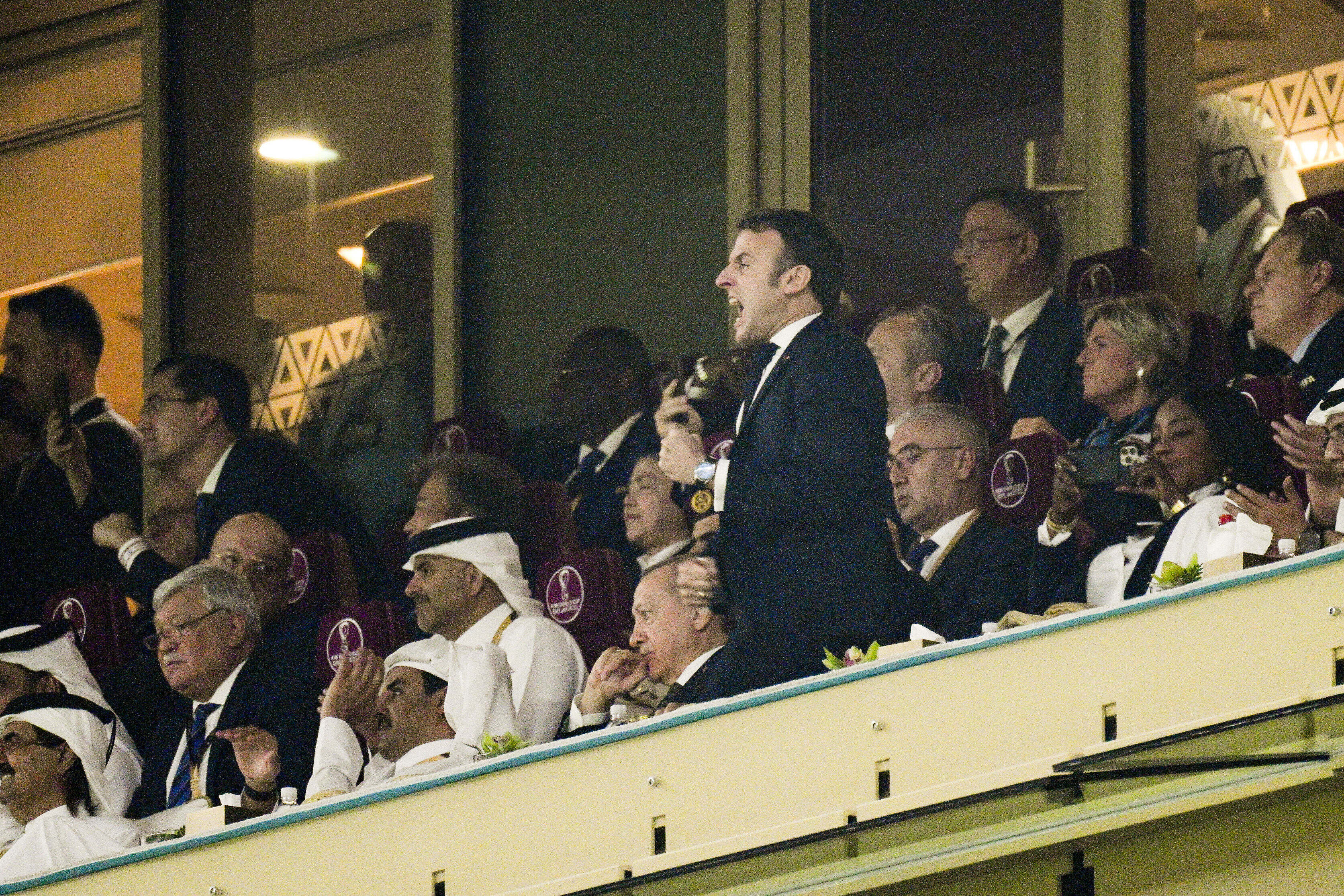 Emoțiile lui Macron. Președintele francez a trăit intens fiecare minut al finalei și l-a consolat pe Mbappe după meci